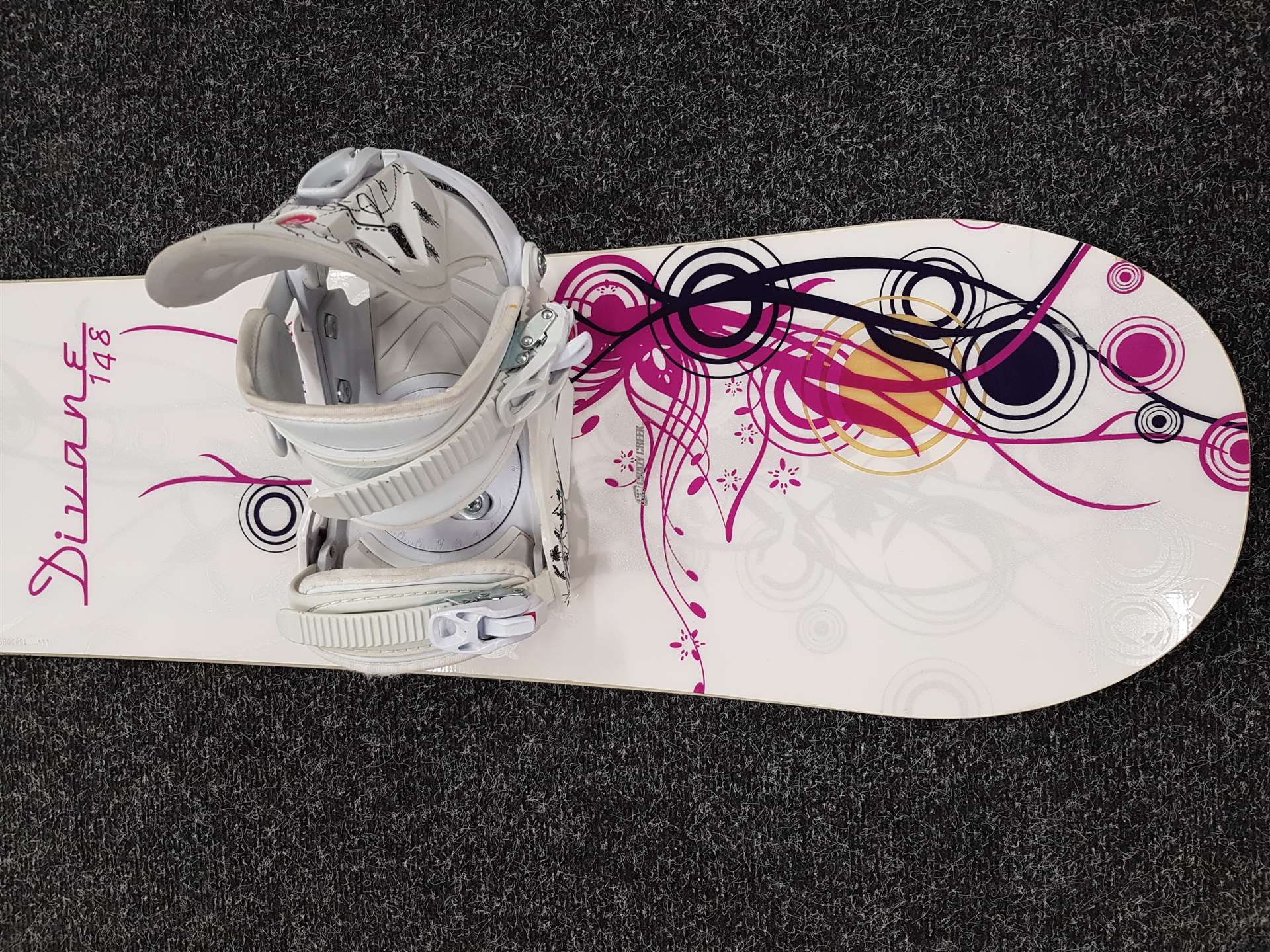 Placă de snowboard CRAZY CREEK Divane second-hand + legături Fire Fly mărimea M/L