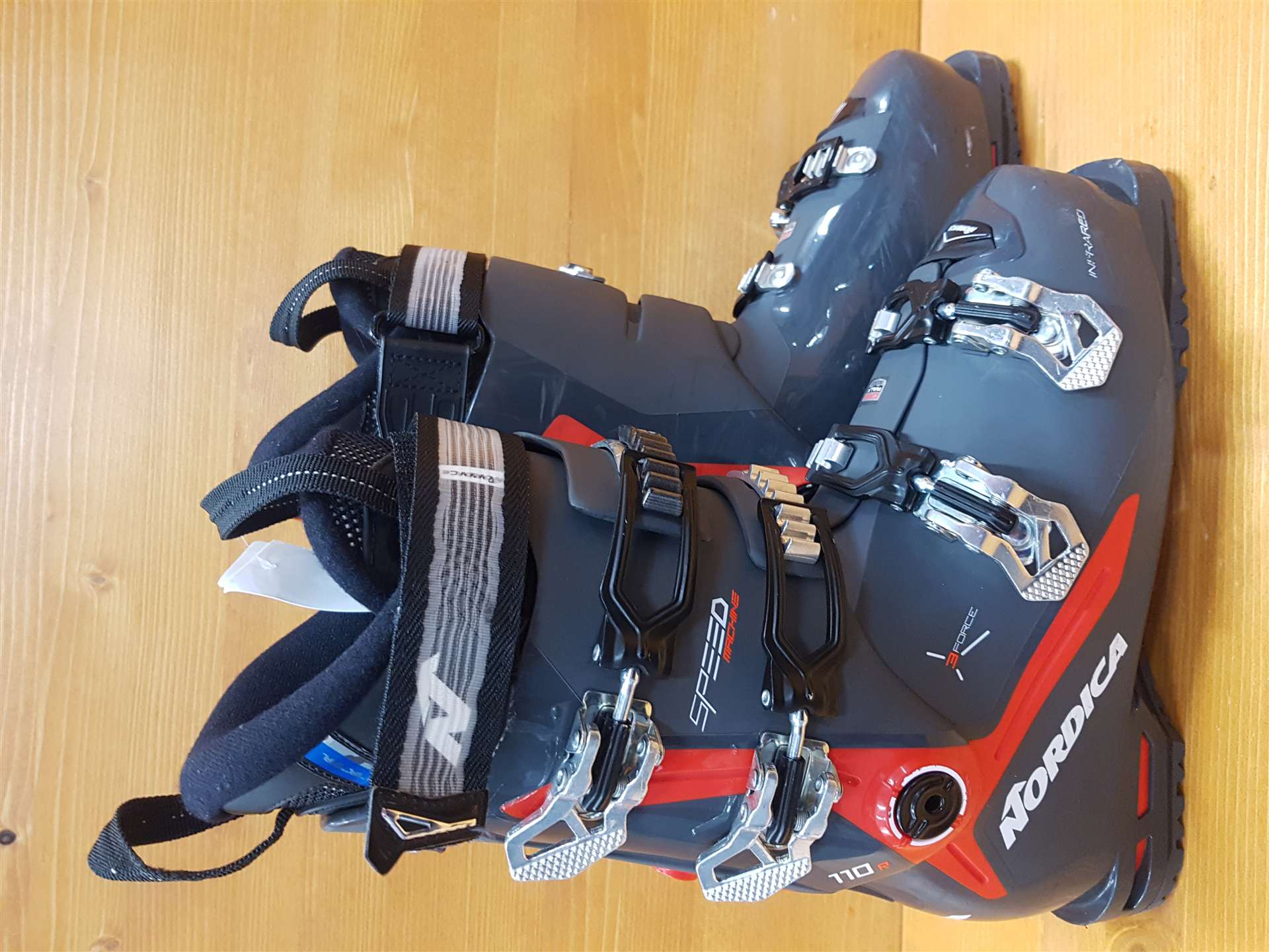 Použité lyžiarky NORDICA Speed Machine 110 R