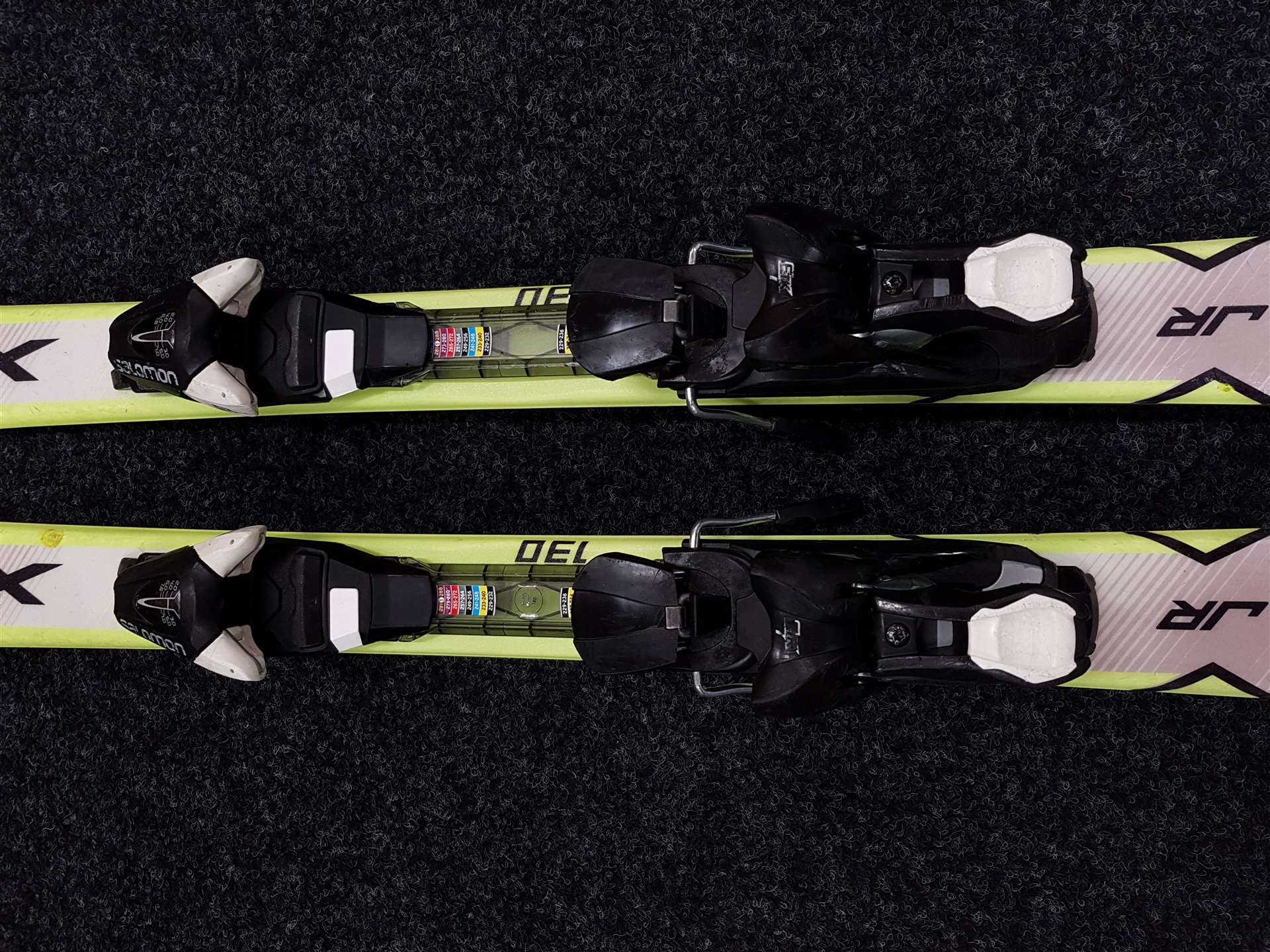 Gebrauchte SALOMON JR Xmax Skier + Salomon ETK 7 Bindungen