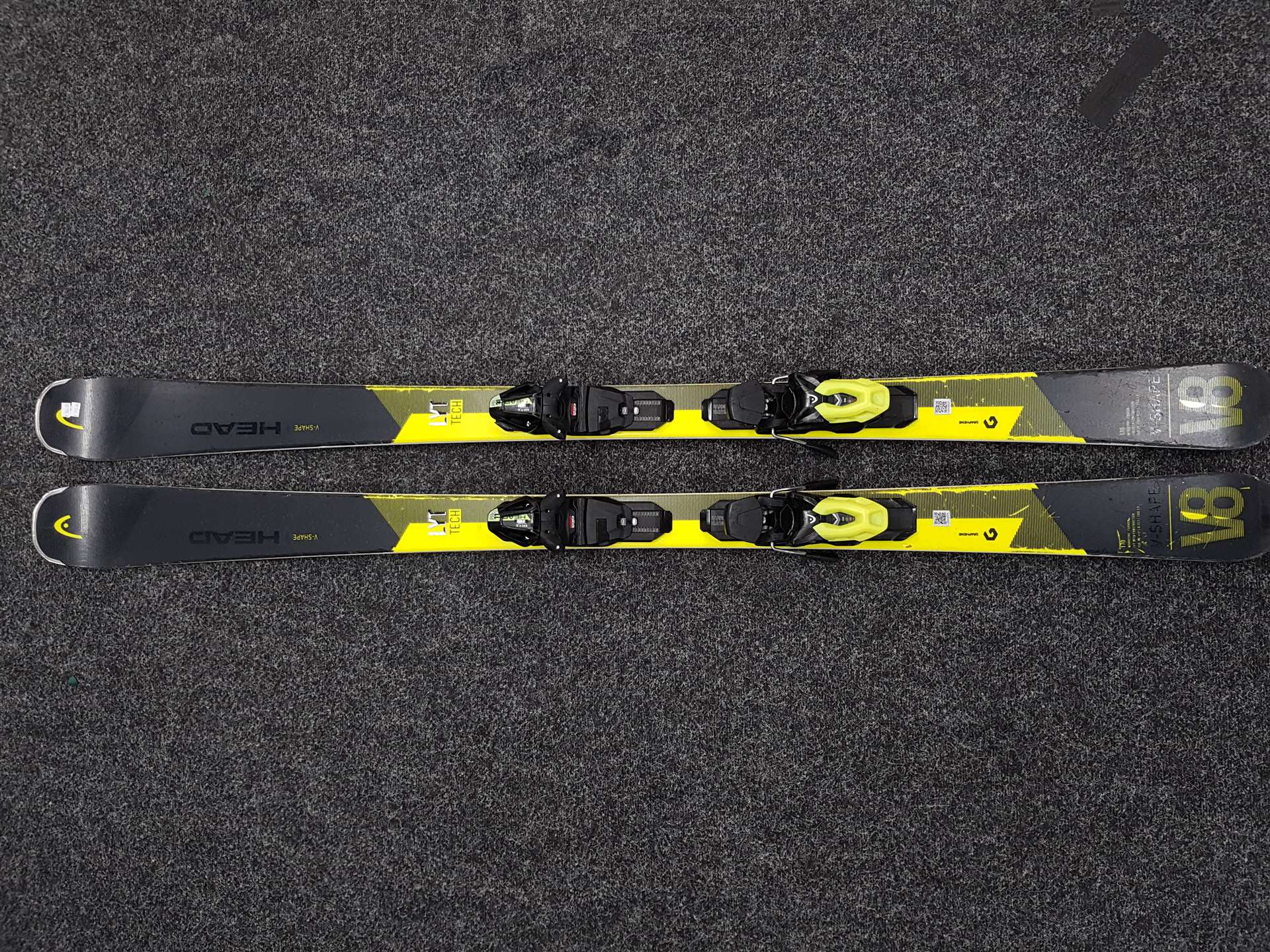 Použité lyže HEAD V-Shape V8 LYT