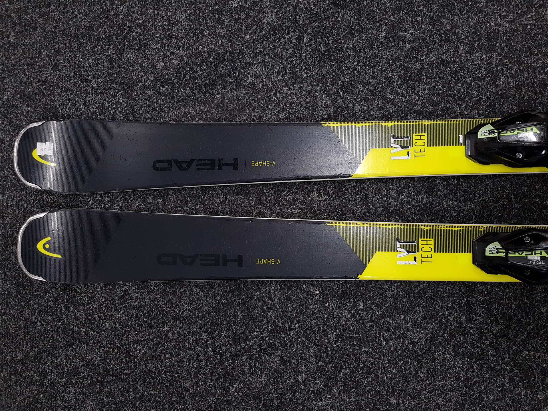 Použité lyže HEAD V-Shape V8 LYT