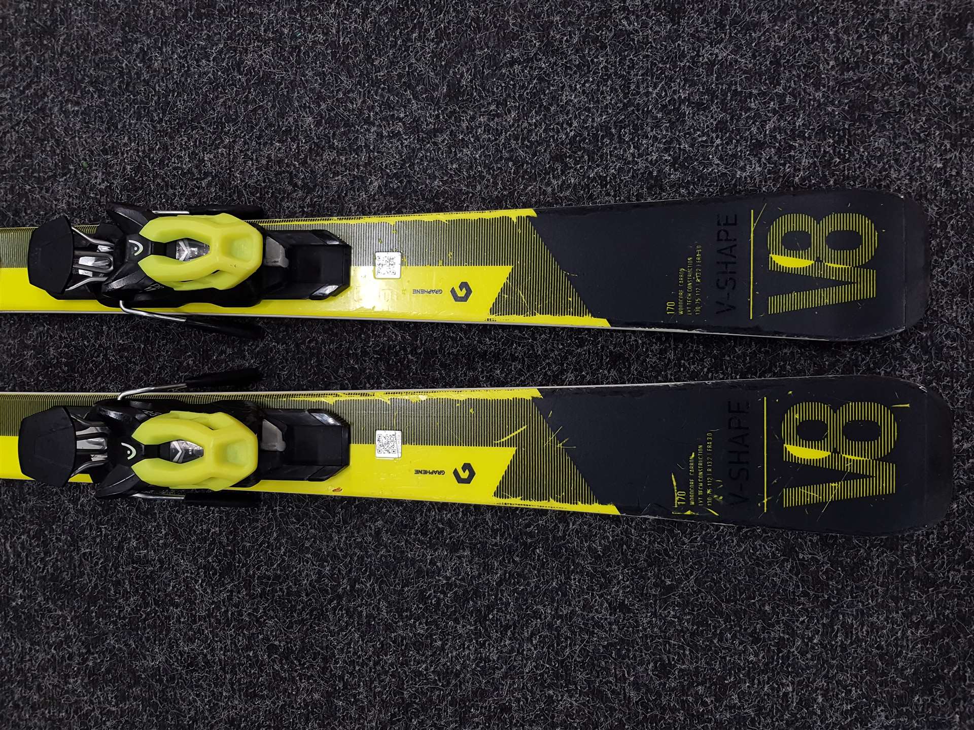 Použité lyže HEAD V-Shape V8 LYT
