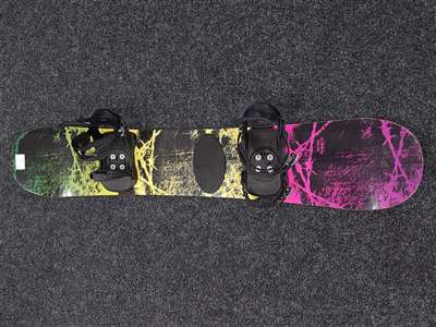 Rabljeni snowboard SEVEN SUMMITS Riot + Dreamscape vezovi veličina S/M