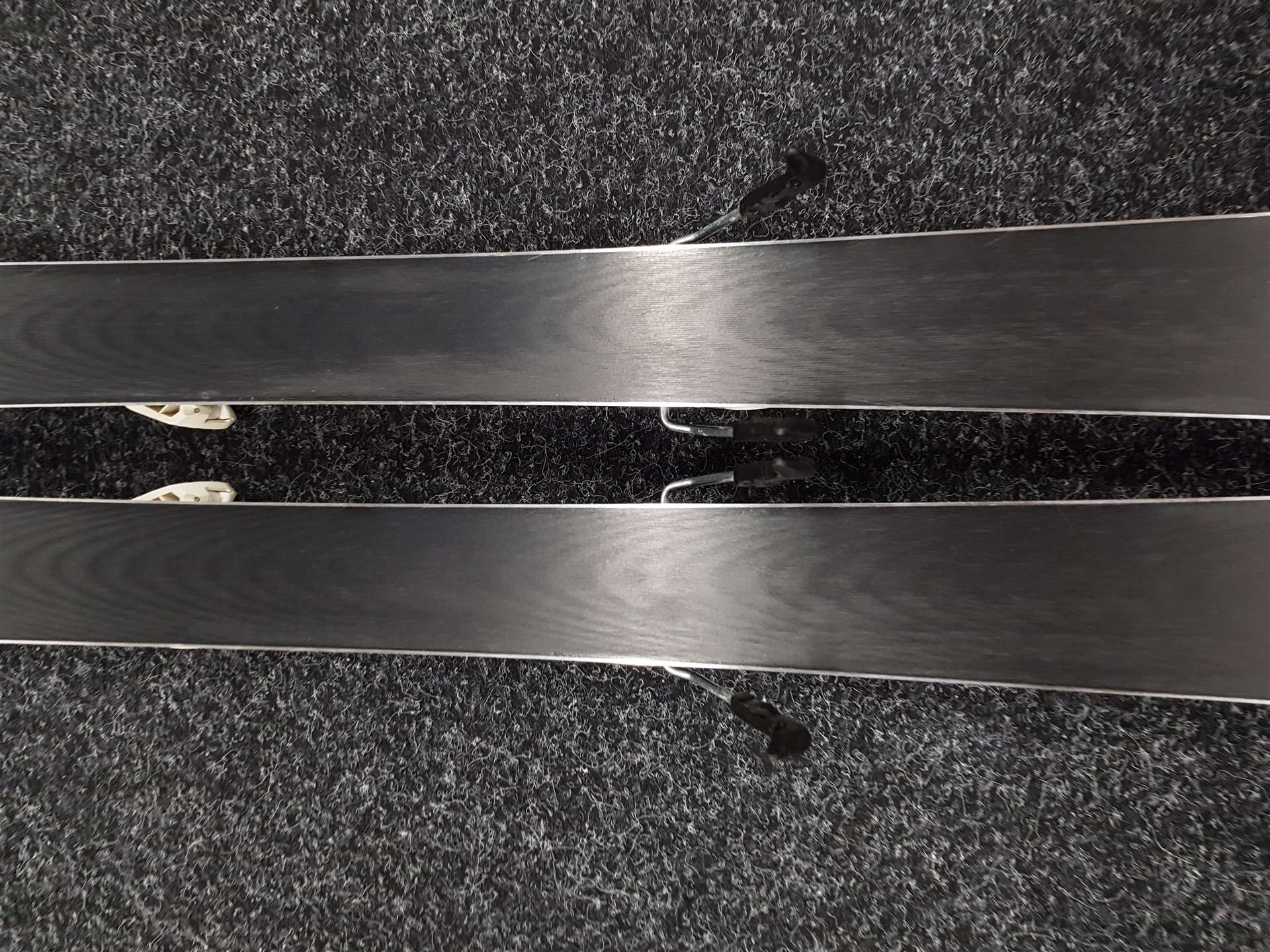Gebrauchte ATOMIC Cloud Skier + Atomic Lithium 10 Bindungen