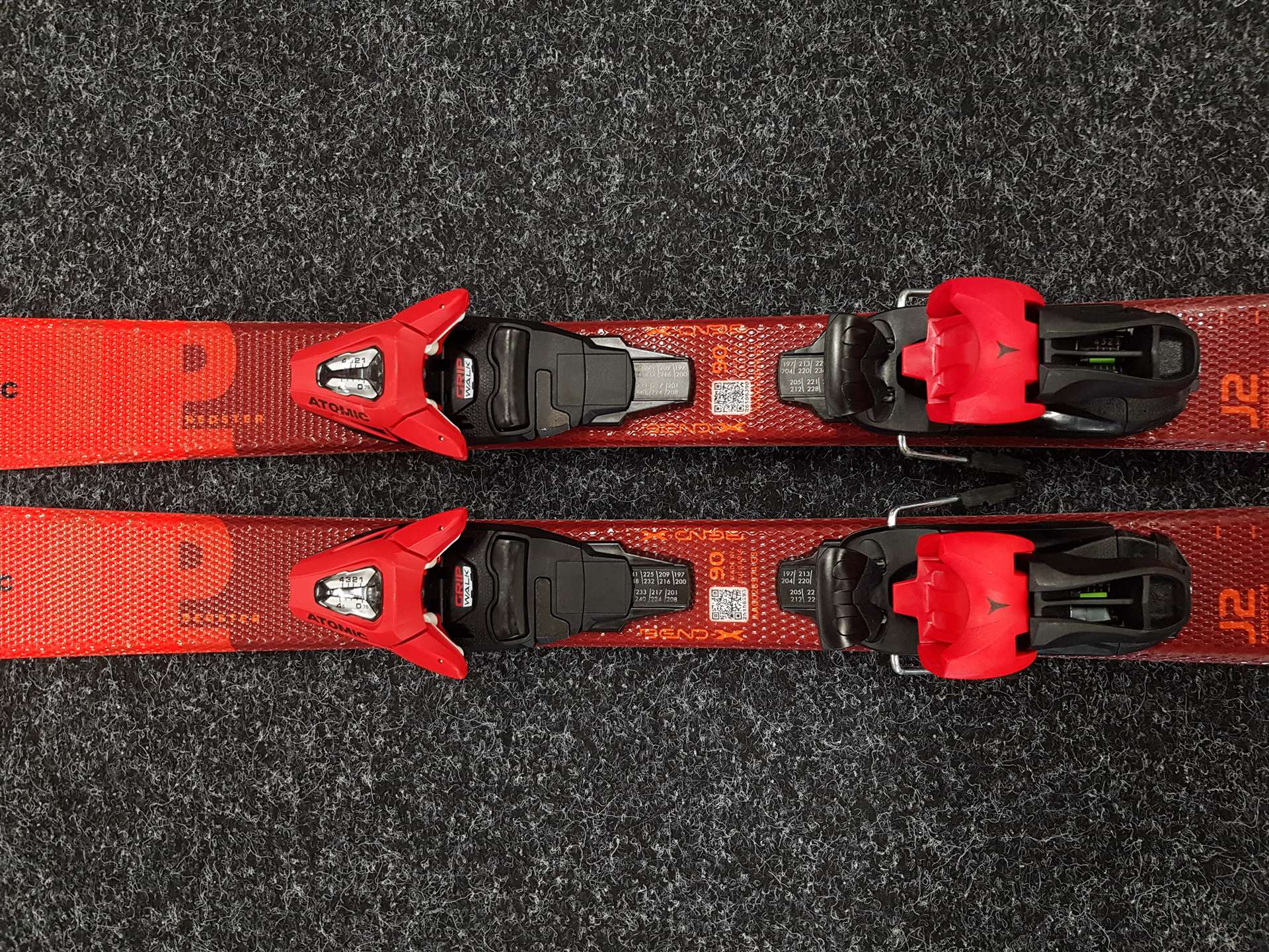 Schiuri pentru copii folosite ATOMIC Redster J2 + legături Atomic 5