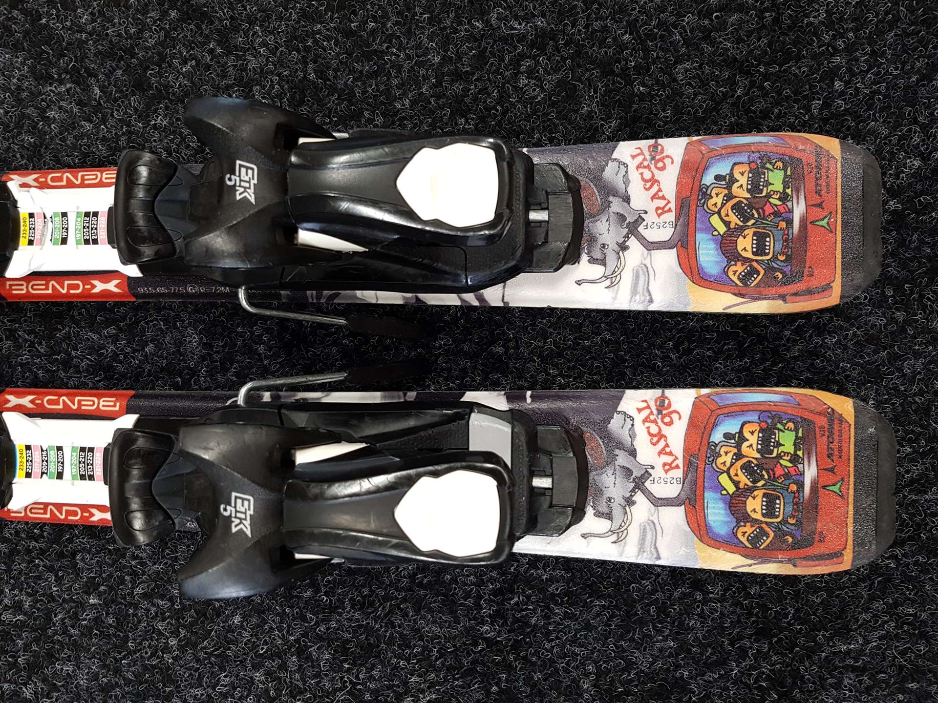 Použité dětské lyže ATOMIC Rascal 90 + vázání Ezytrak ETK 5