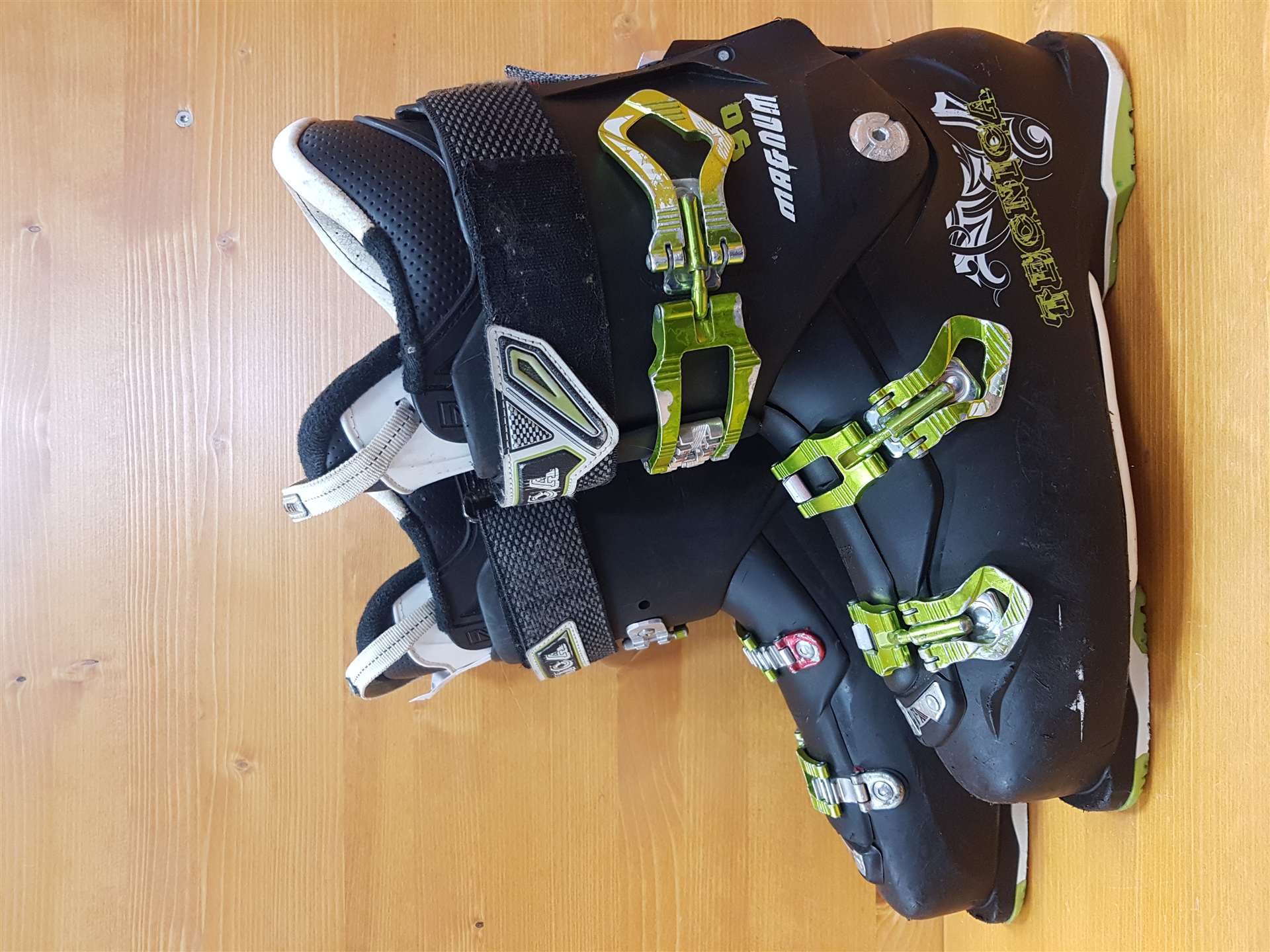 Gebrauchte Skischuhe TECNICA Magnum 90