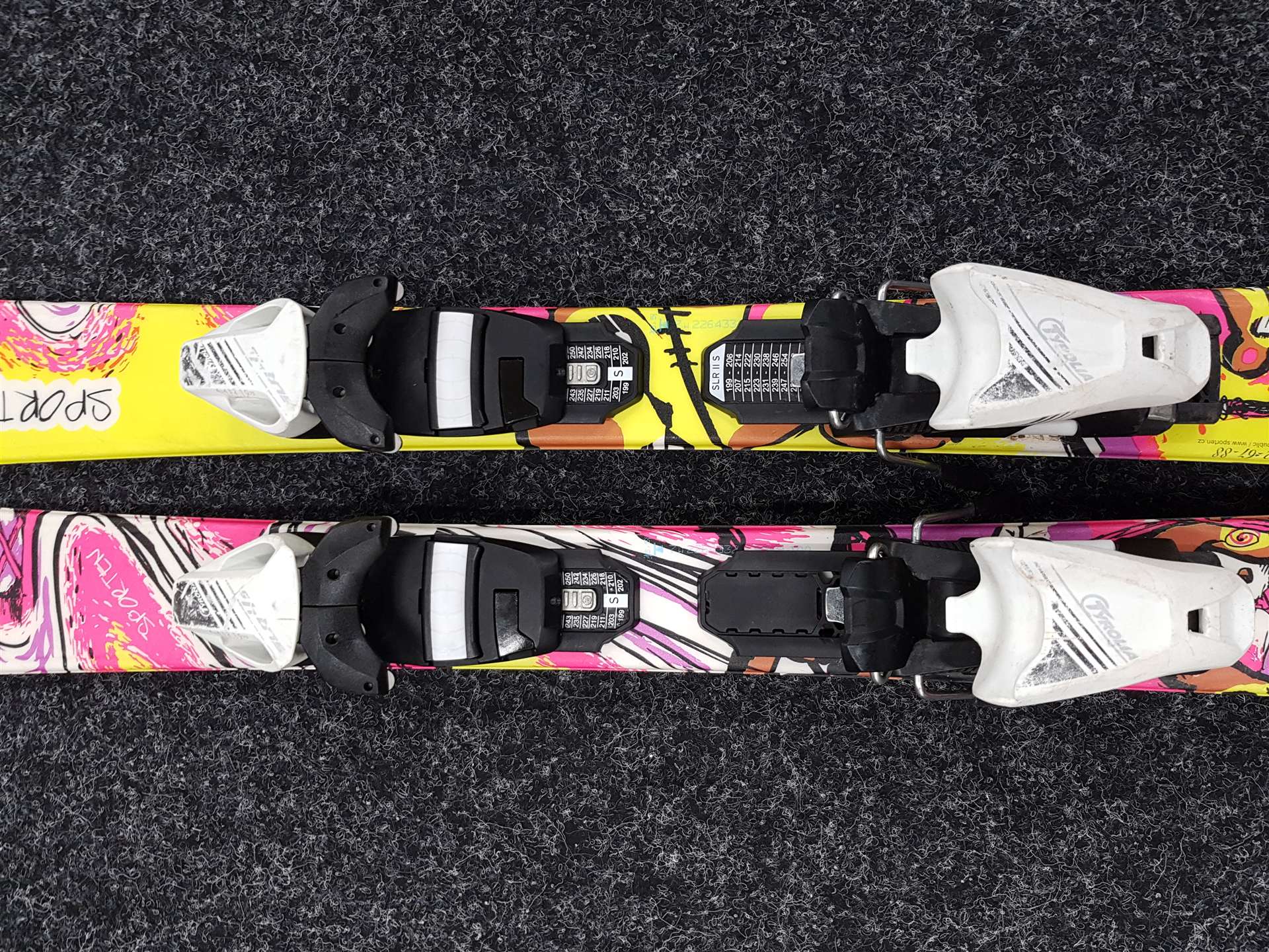 Skis enfant SPORTEN Bugaboo Girl d'occasion + fixations Tyrolia SLR 4.5