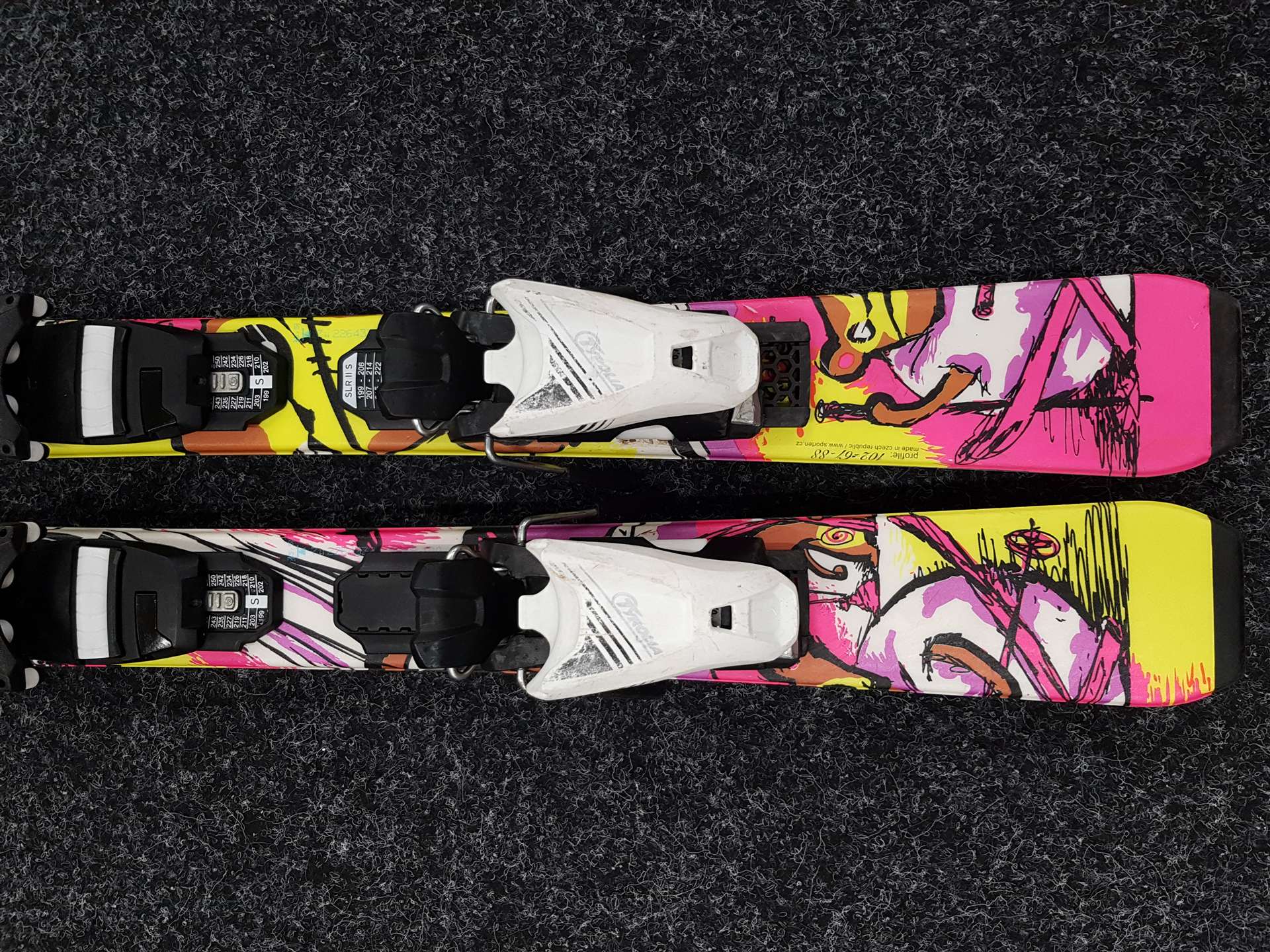 Skis enfant SPORTEN Bugaboo Girl d'occasion + fixations Tyrolia SLR 4.5