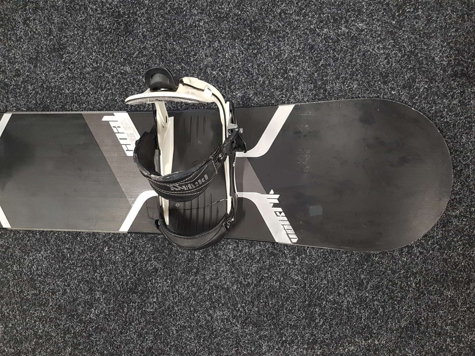 Snowboard VOLKL Coal d'occasion + fixations Volkl Fastec taille L