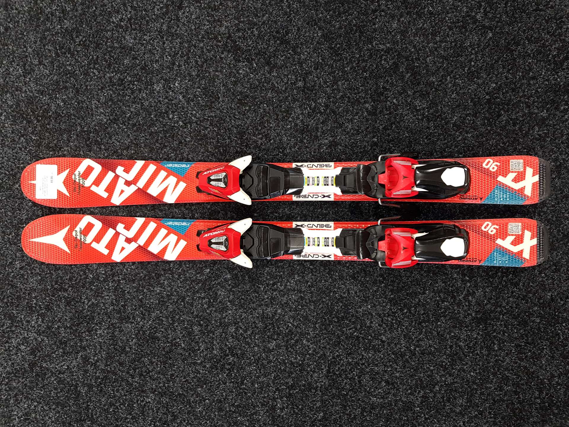 Použité dětské lyže ATOMIC Redster XT 90 + vázání Atomic XTE 45