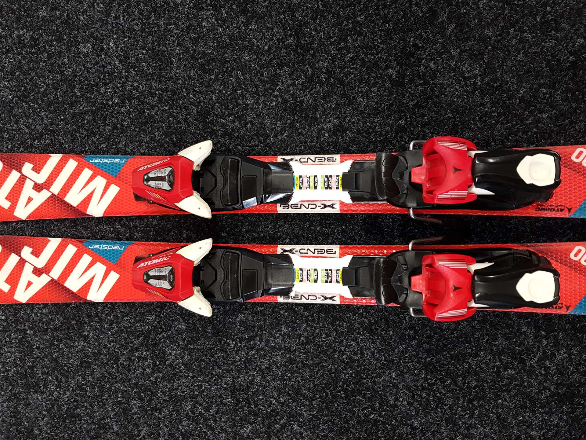 Použité dětské lyže ATOMIC Redster XT 90 + vázání Atomic XTE 45