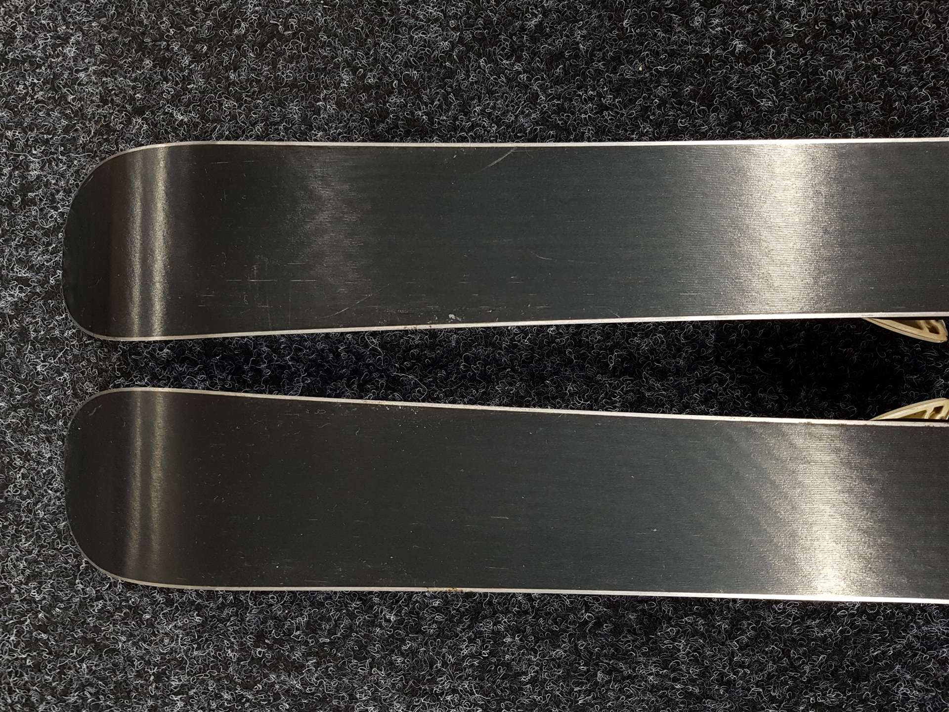 Použité dětské lyže ATOMIC Redster XT 90 + vázání Atomic XTE 45
