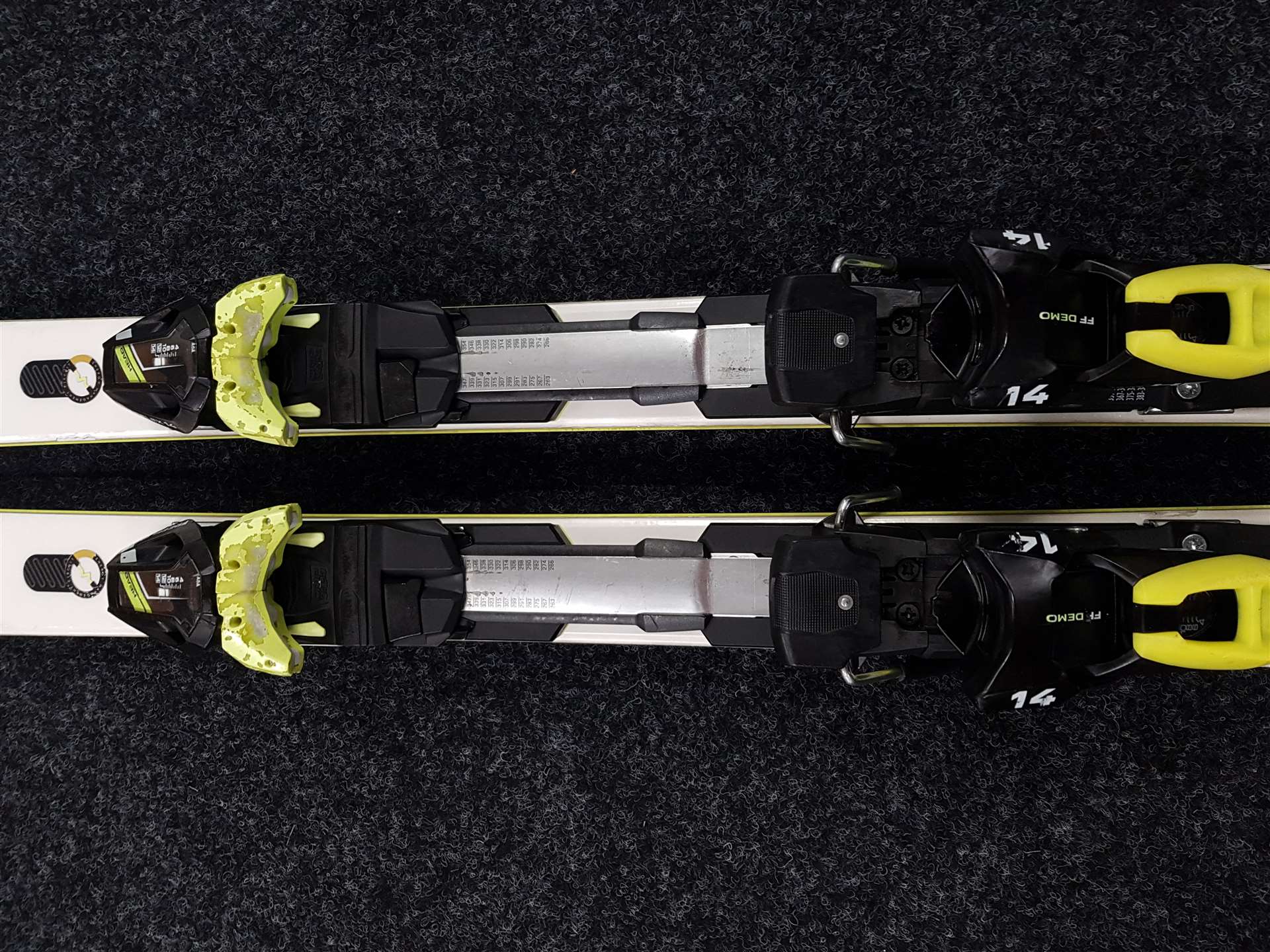Použité lyže HEAD e-SPEED + vázání Head Freeflex 14