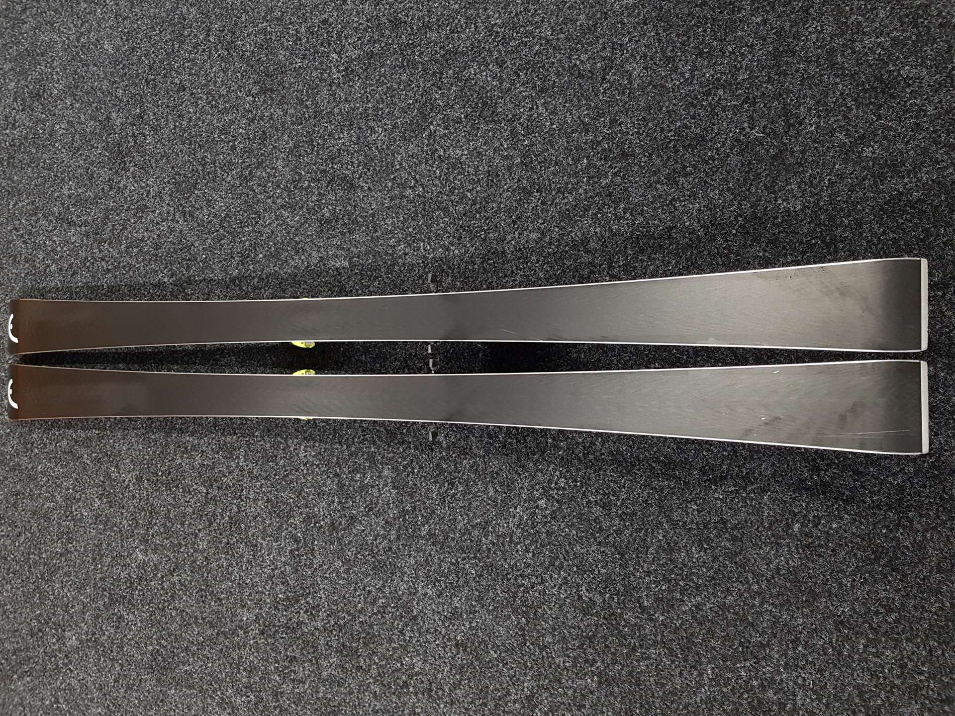 Použité lyže HEAD e-SPEED + vázání Head Freeflex 14
