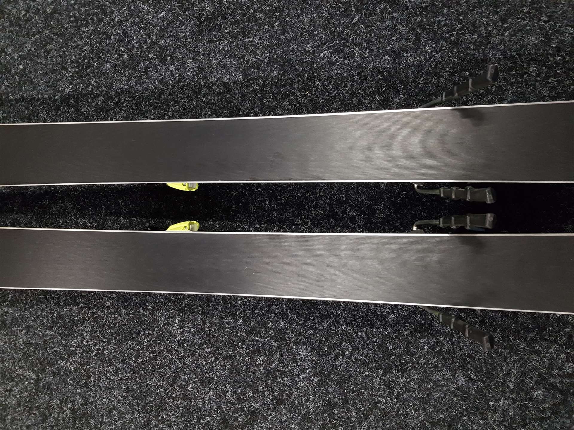 Použité lyže HEAD e-SPEED + vázání Head Freeflex 14
