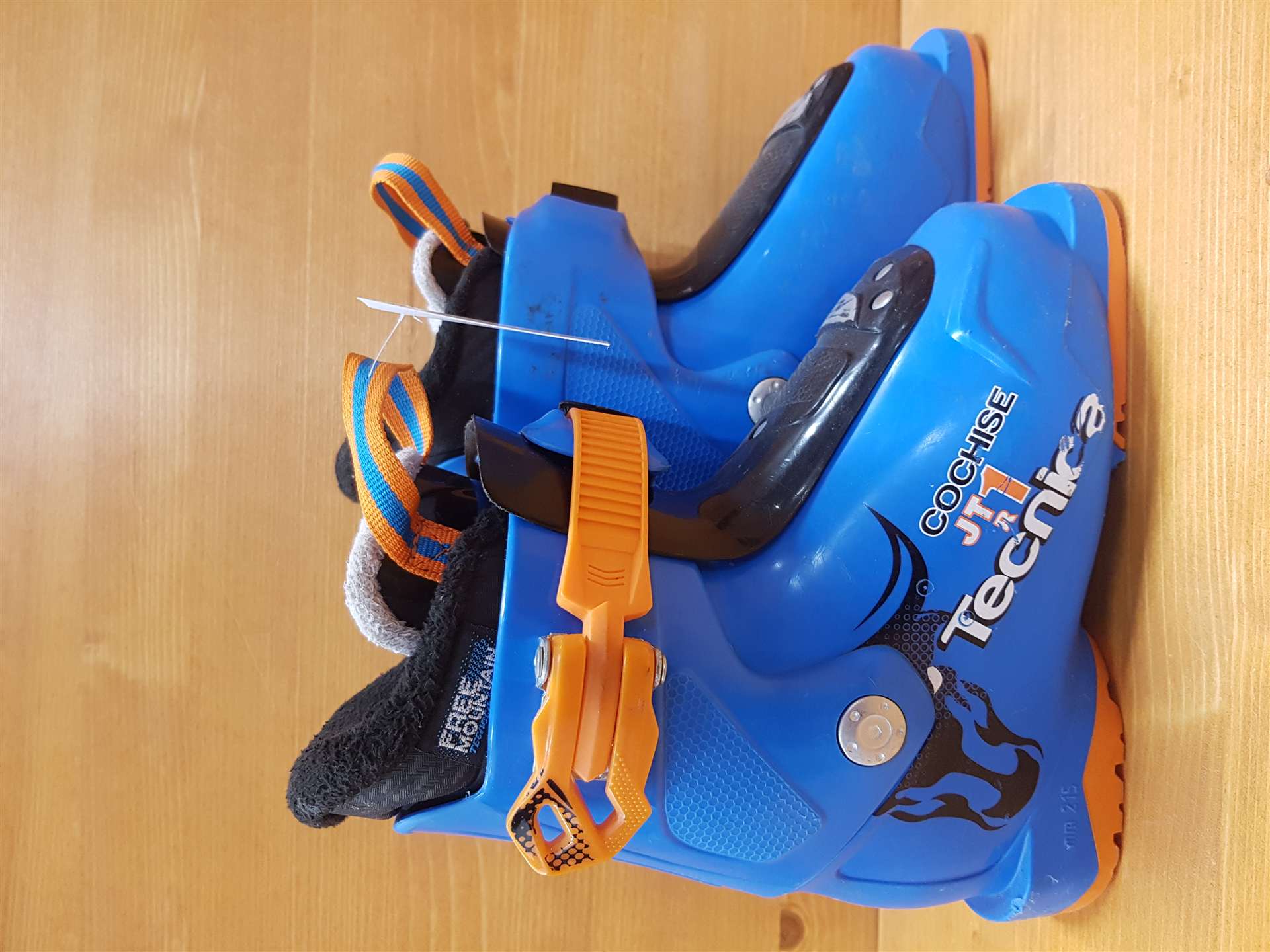 Použité lyžiarky TECNICA Cochise JT1