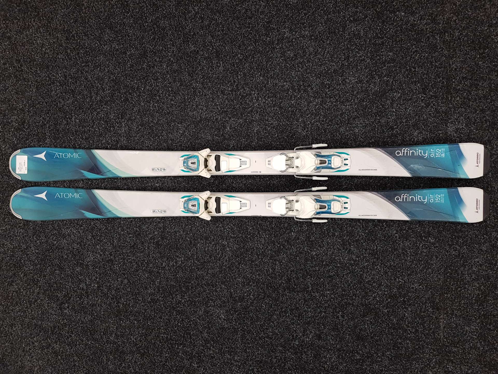 Esquís ATOMIC Affinity Air usados + fijaciones Atomic 10