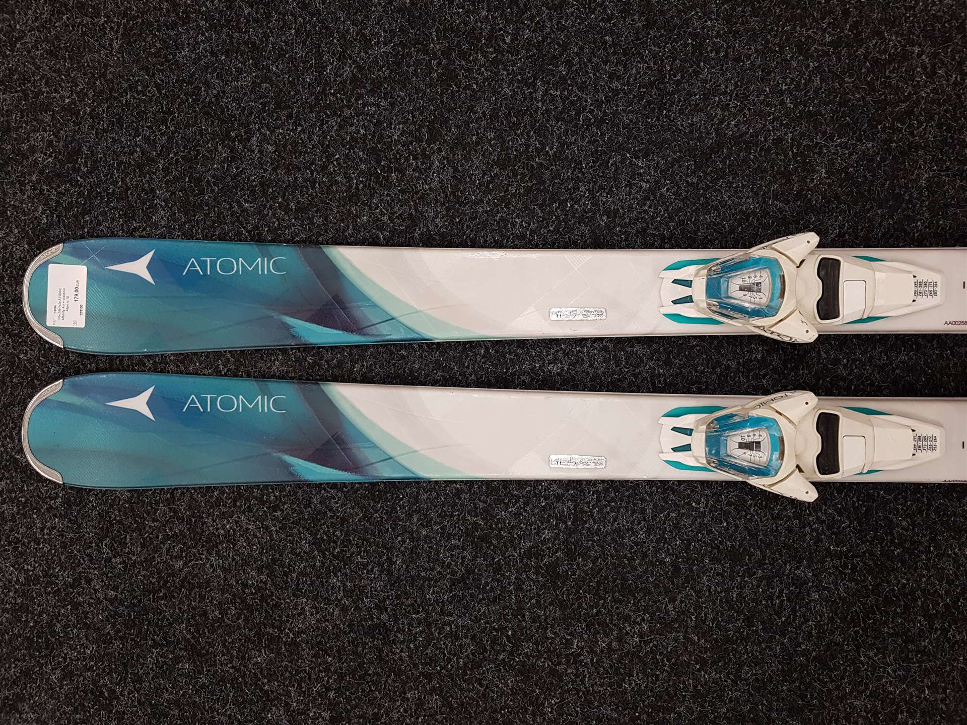 Esquís ATOMIC Affinity Air usados + fijaciones Atomic 10