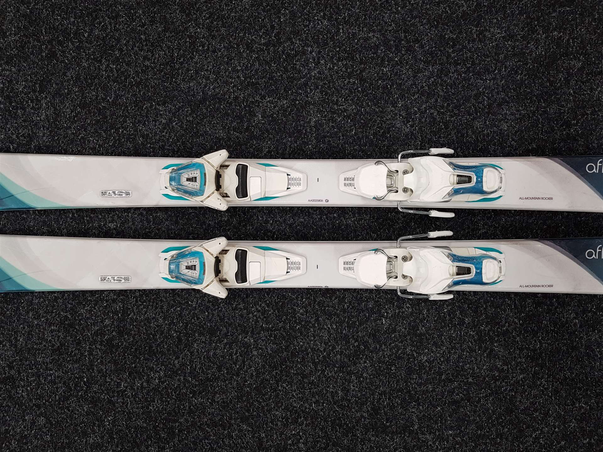 Esquís ATOMIC Affinity Air usados + fijaciones Atomic 10
