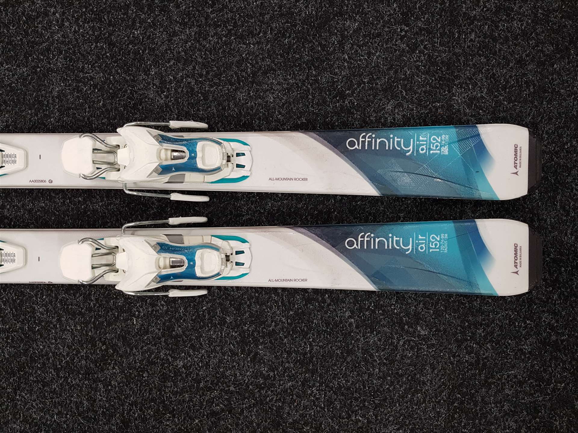 Esquís ATOMIC Affinity Air usados + fijaciones Atomic 10