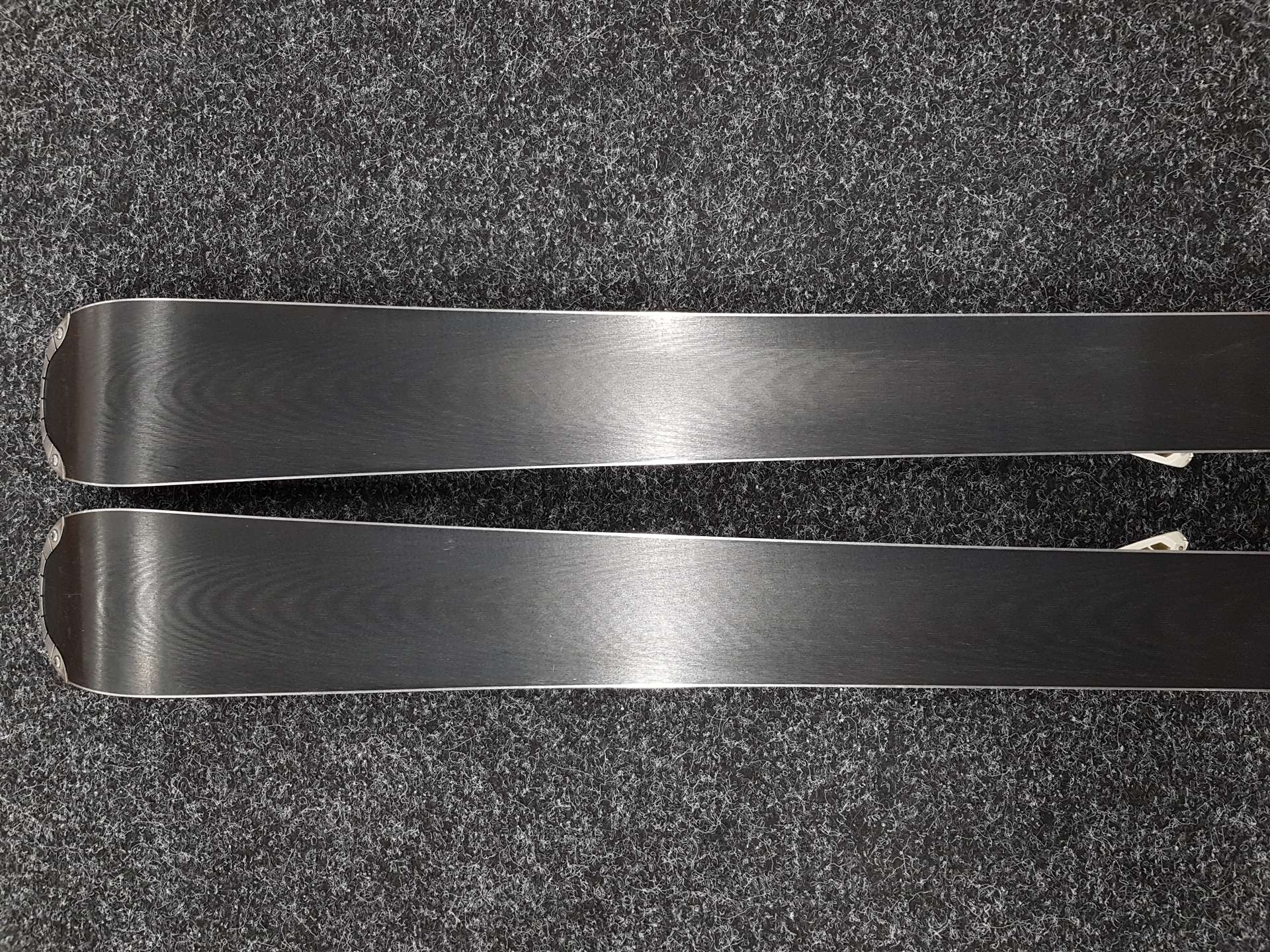 Esquís ATOMIC Affinity Air usados + fijaciones Atomic 10
