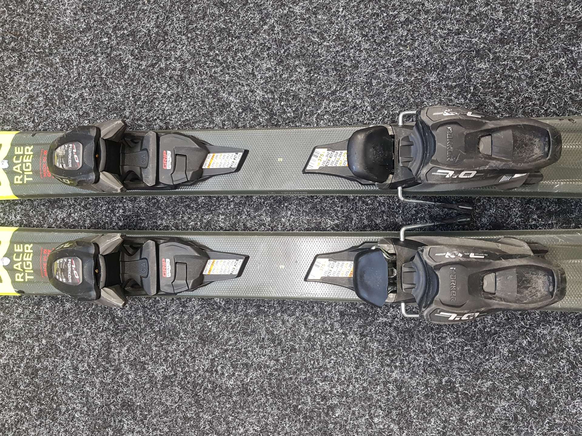 Gebrauchte Kinderski VÖLKL Racetiger Jr + Bindungen Marker 7