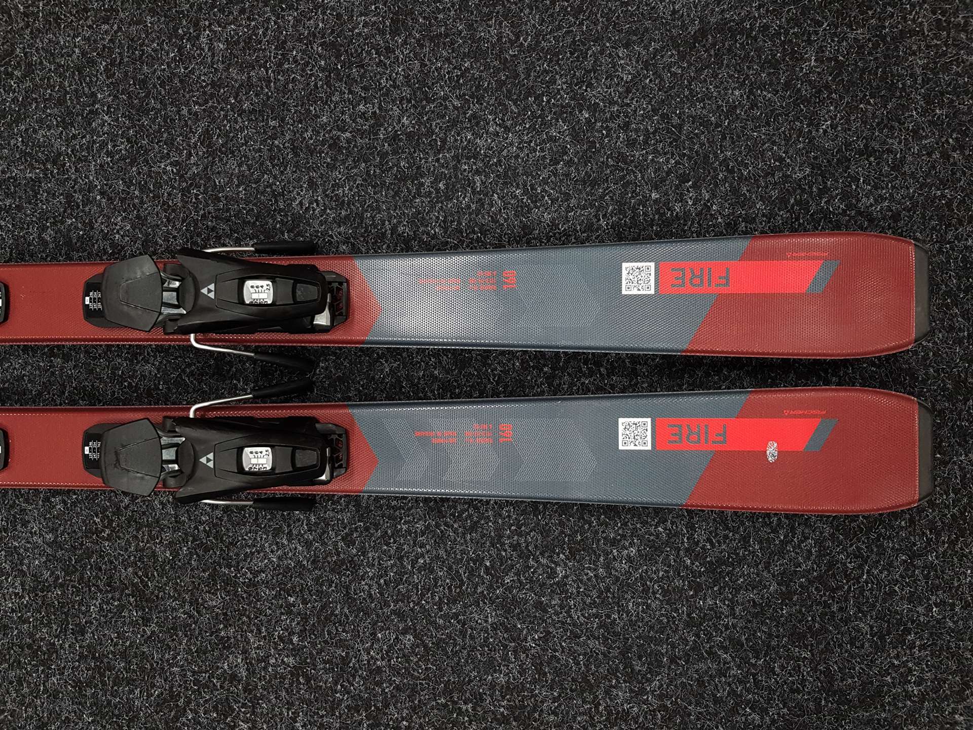 Skis FISCHER Fire d'occasion + fixations Fischer RS 9