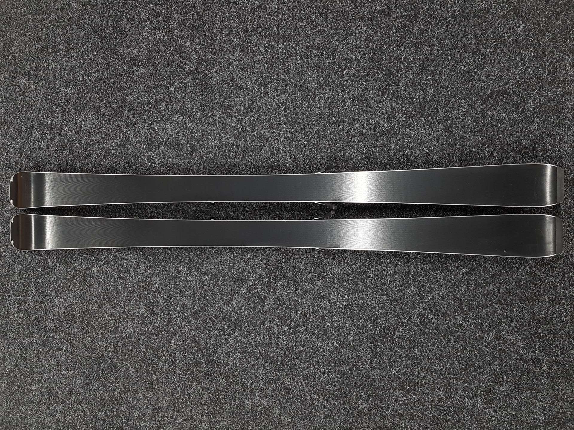 Skis FISCHER Fire d'occasion + fixations Fischer RS 9