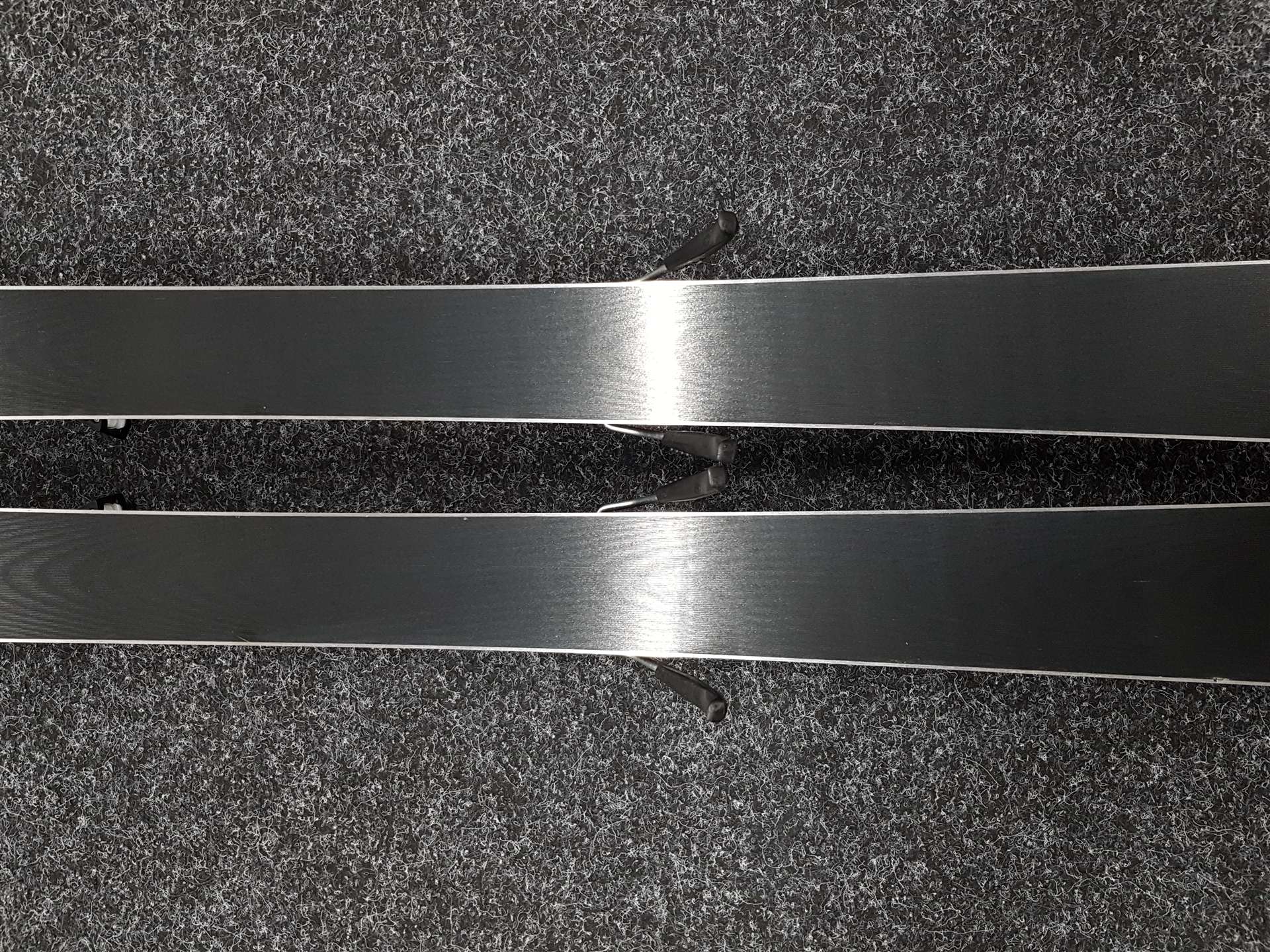 Skis FISCHER Fire d'occasion + fixations Fischer RS 9