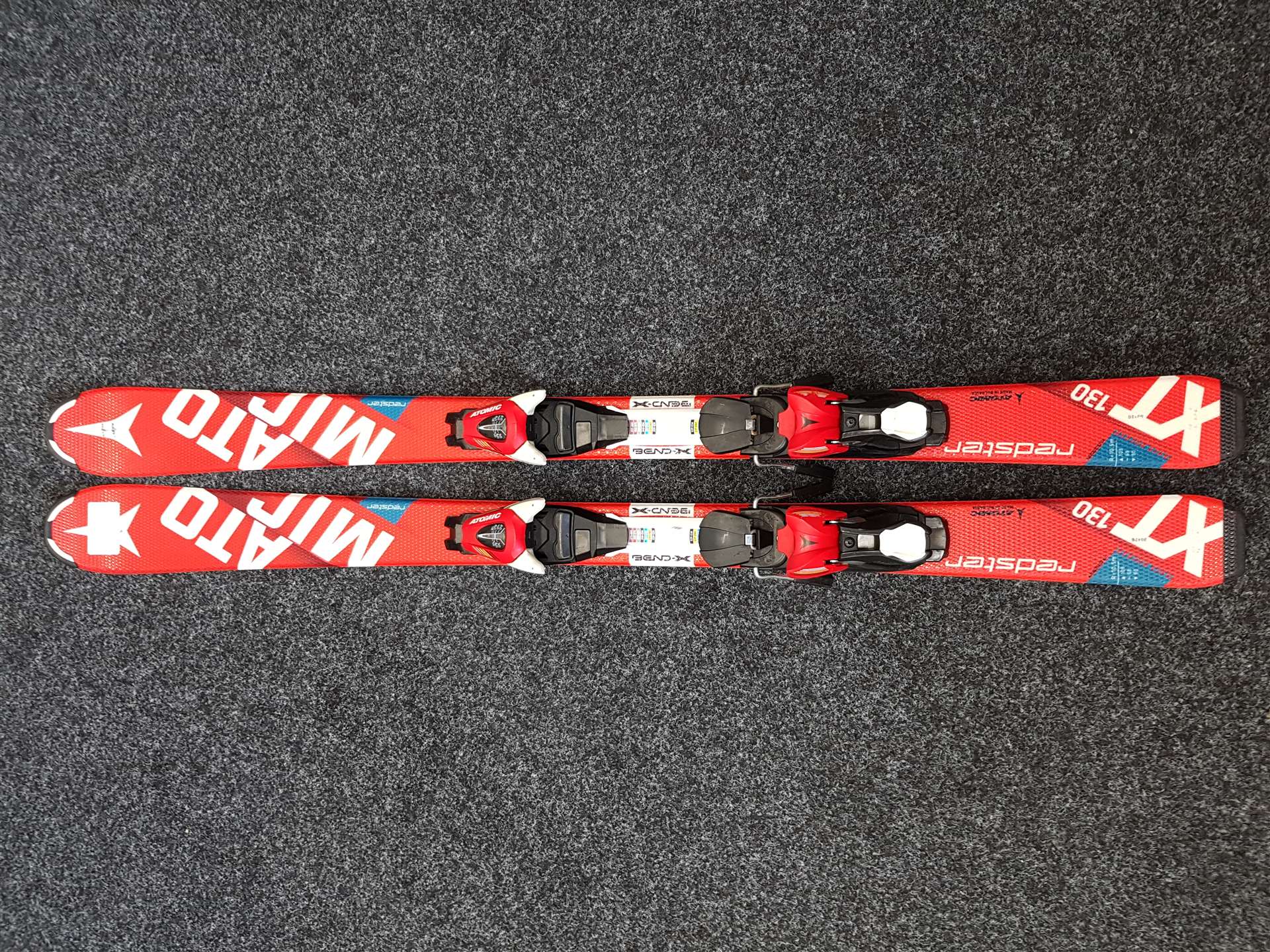 Sci da sci usati per bambini, modello ATOMIC Redster XT + attacchi Atomic XTE 7.