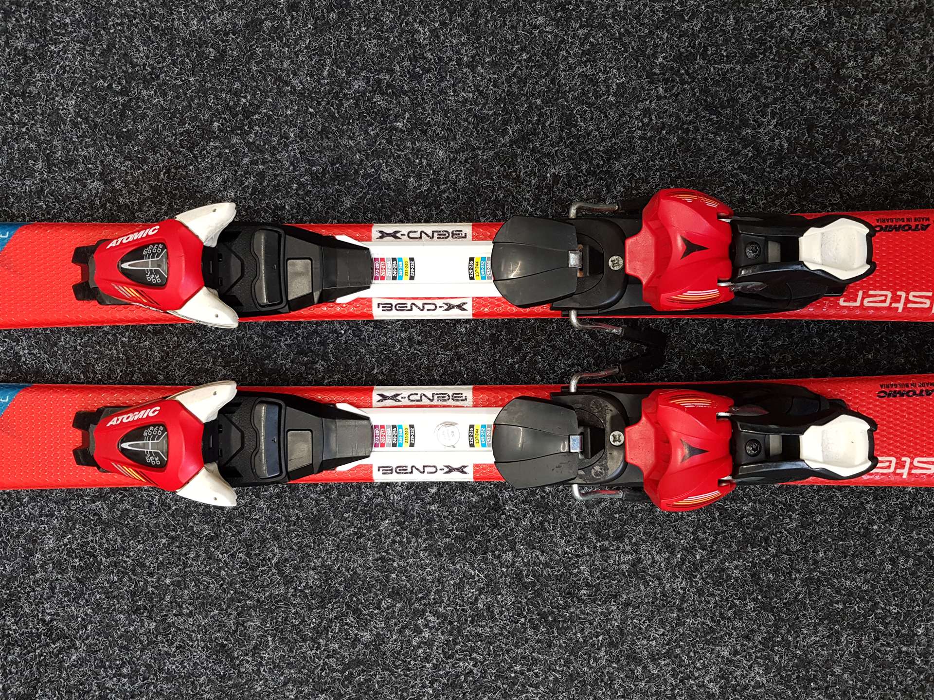 Sci da sci usati per bambini, modello ATOMIC Redster XT + attacchi Atomic XTE 7.