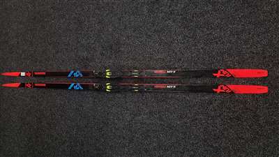 Skis de fond Rossignol R Skin X-iUM Premium d'occasion + fixations Fischer NNN. 