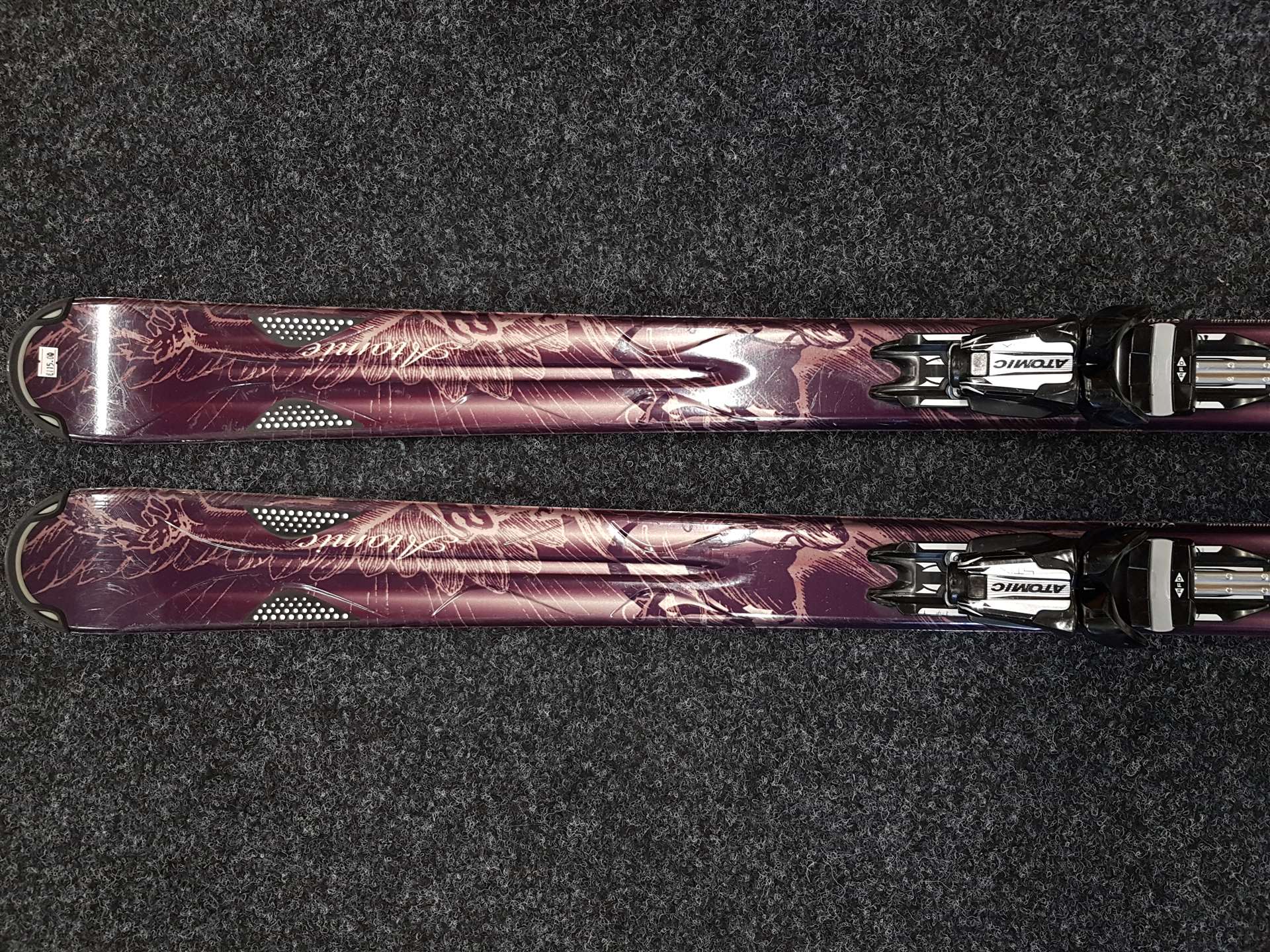 Použité lyže ATOMIC Black Minx + viazanie Atomic 4Tix 10