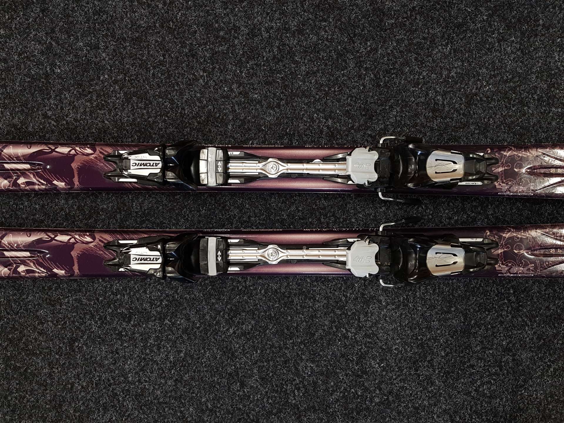 Použité lyže ATOMIC Black Minx + viazanie Atomic 4Tix 10