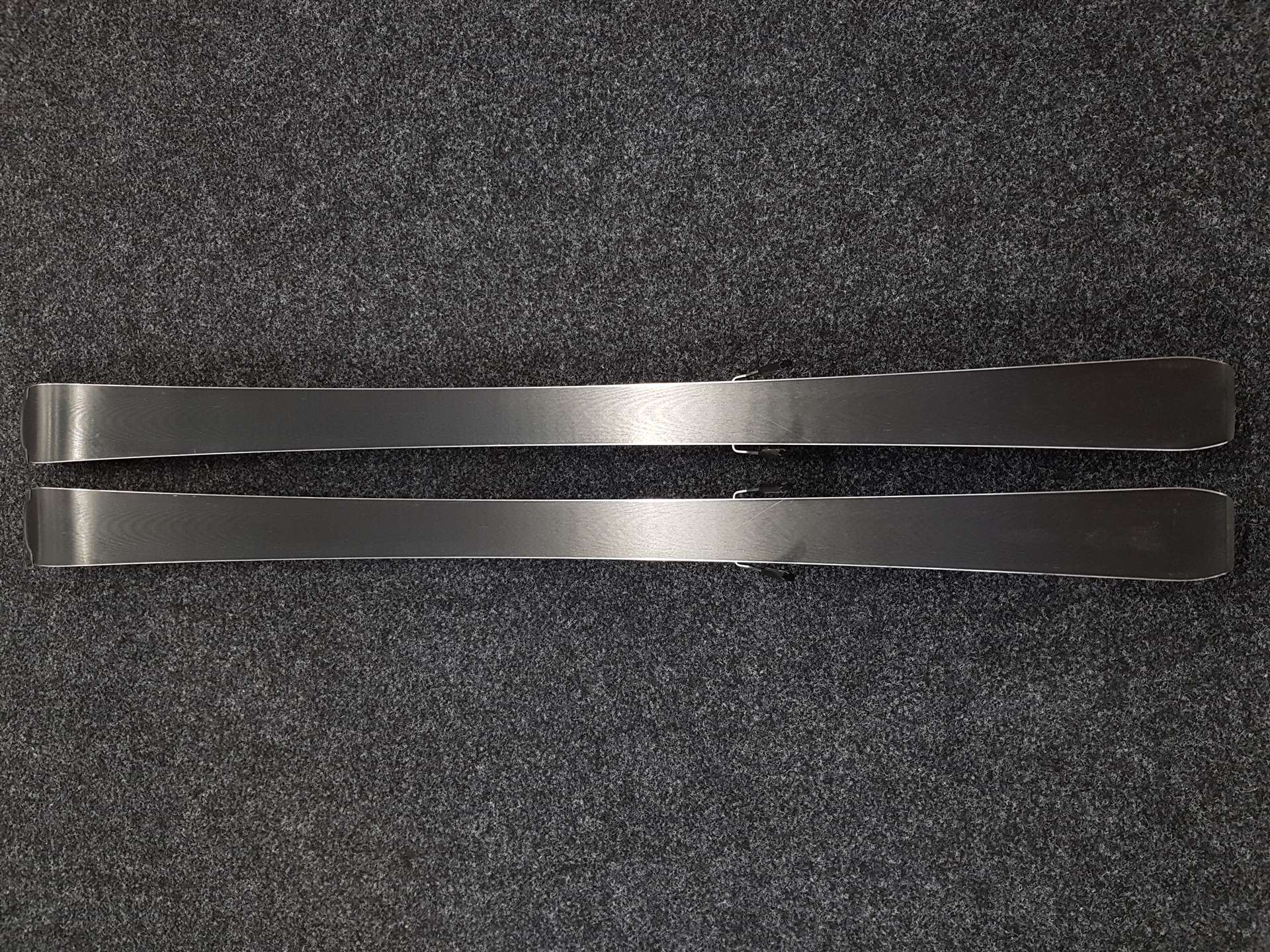 Použité lyže ATOMIC Black Minx + viazanie Atomic 4Tix 10