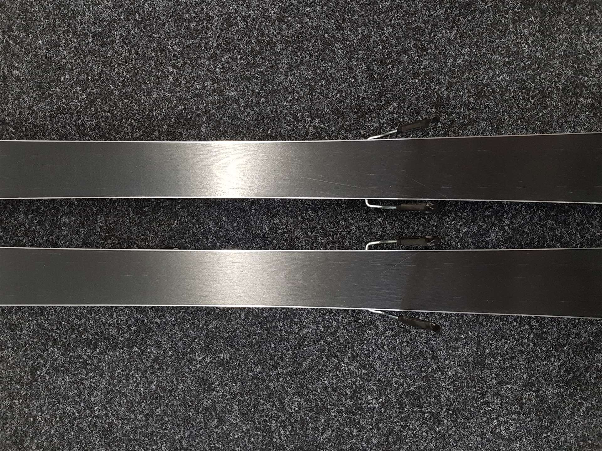 Použité lyže ATOMIC Black Minx + viazanie Atomic 4Tix 10