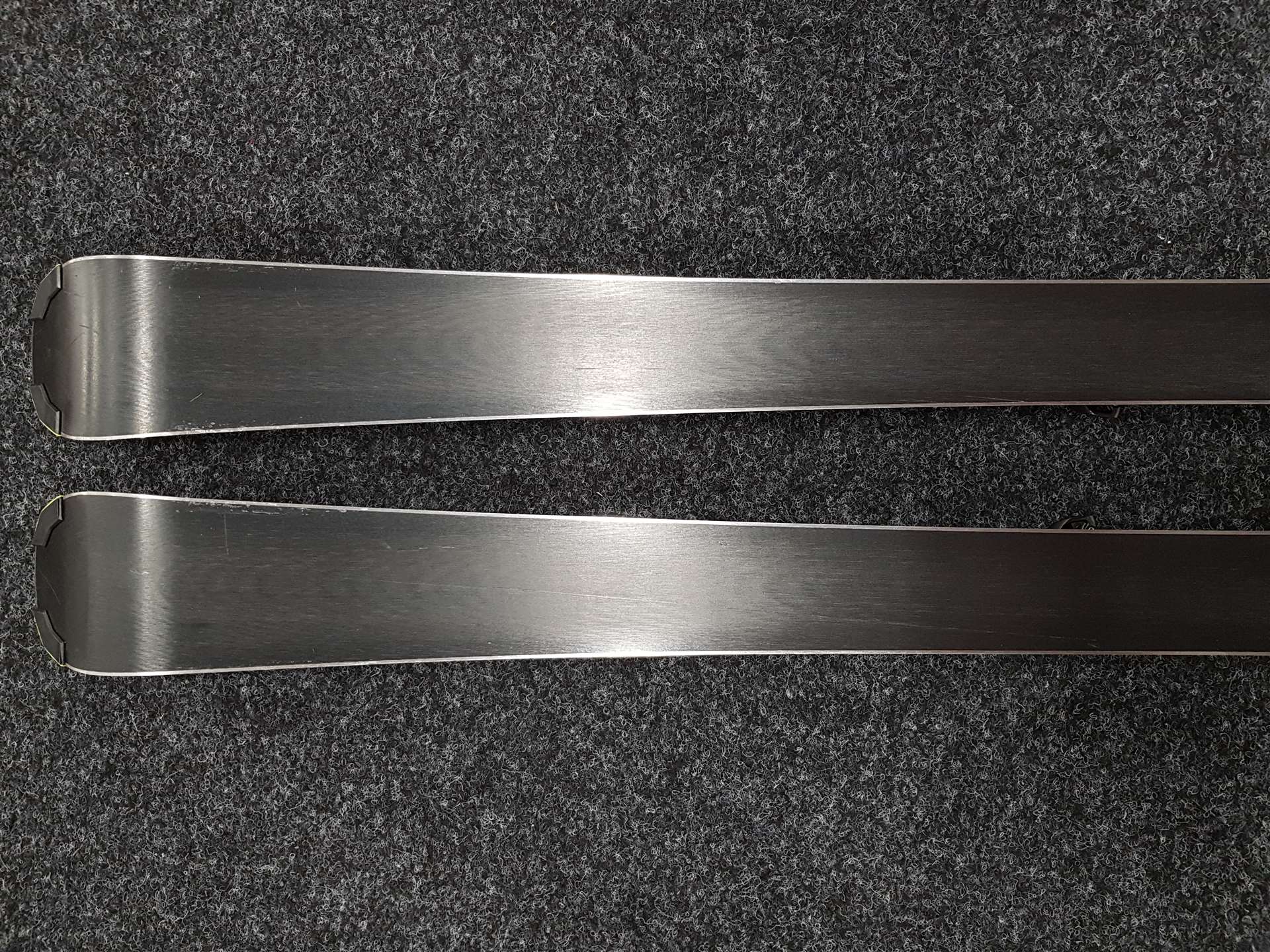 Použité lyže HEAD Super Shape ERA 2.0 + viazanie Head SLR 7.5