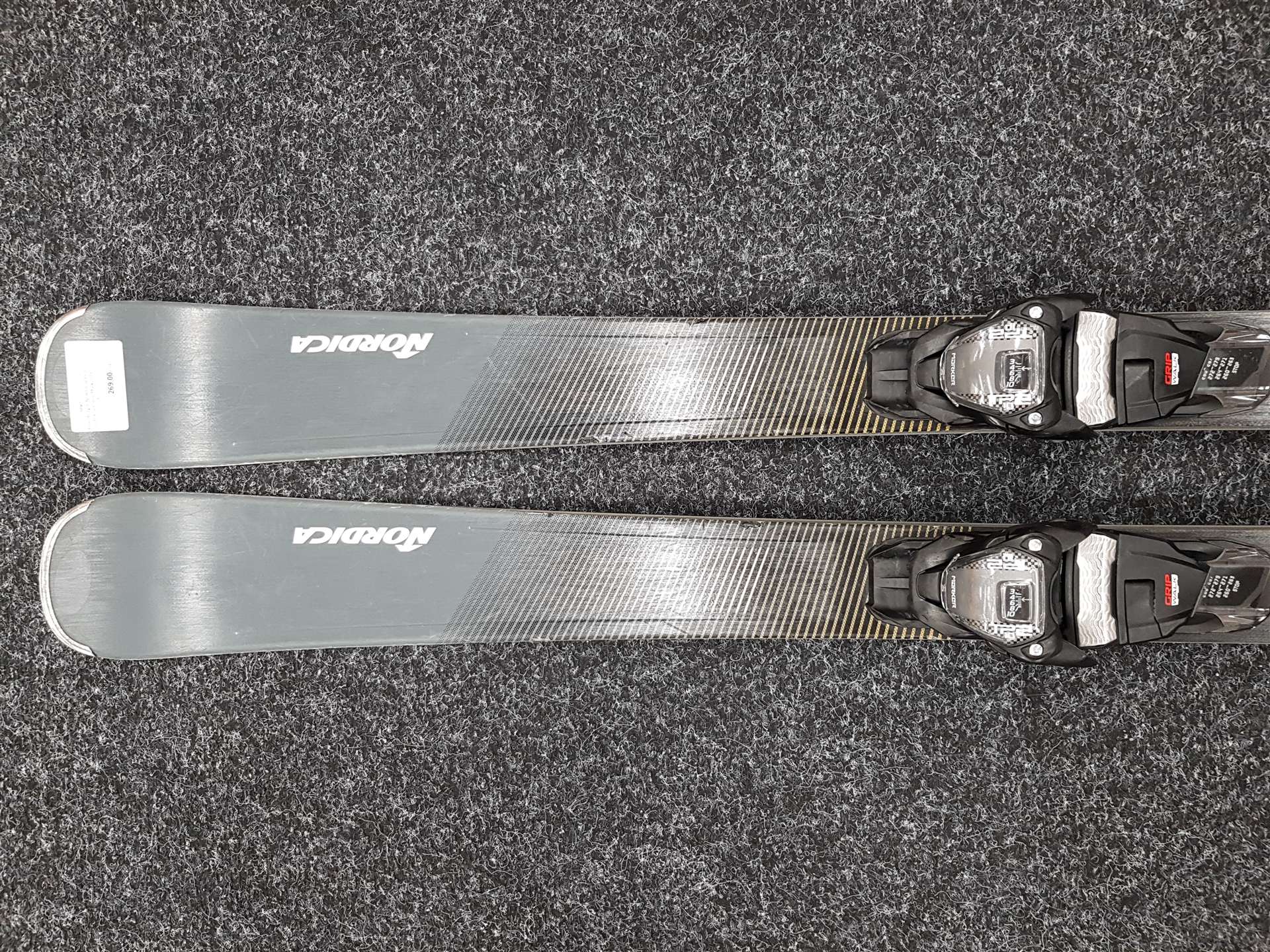 Schiuri folosite NORDICA Belle 72 TI + legături Marker TP2 10