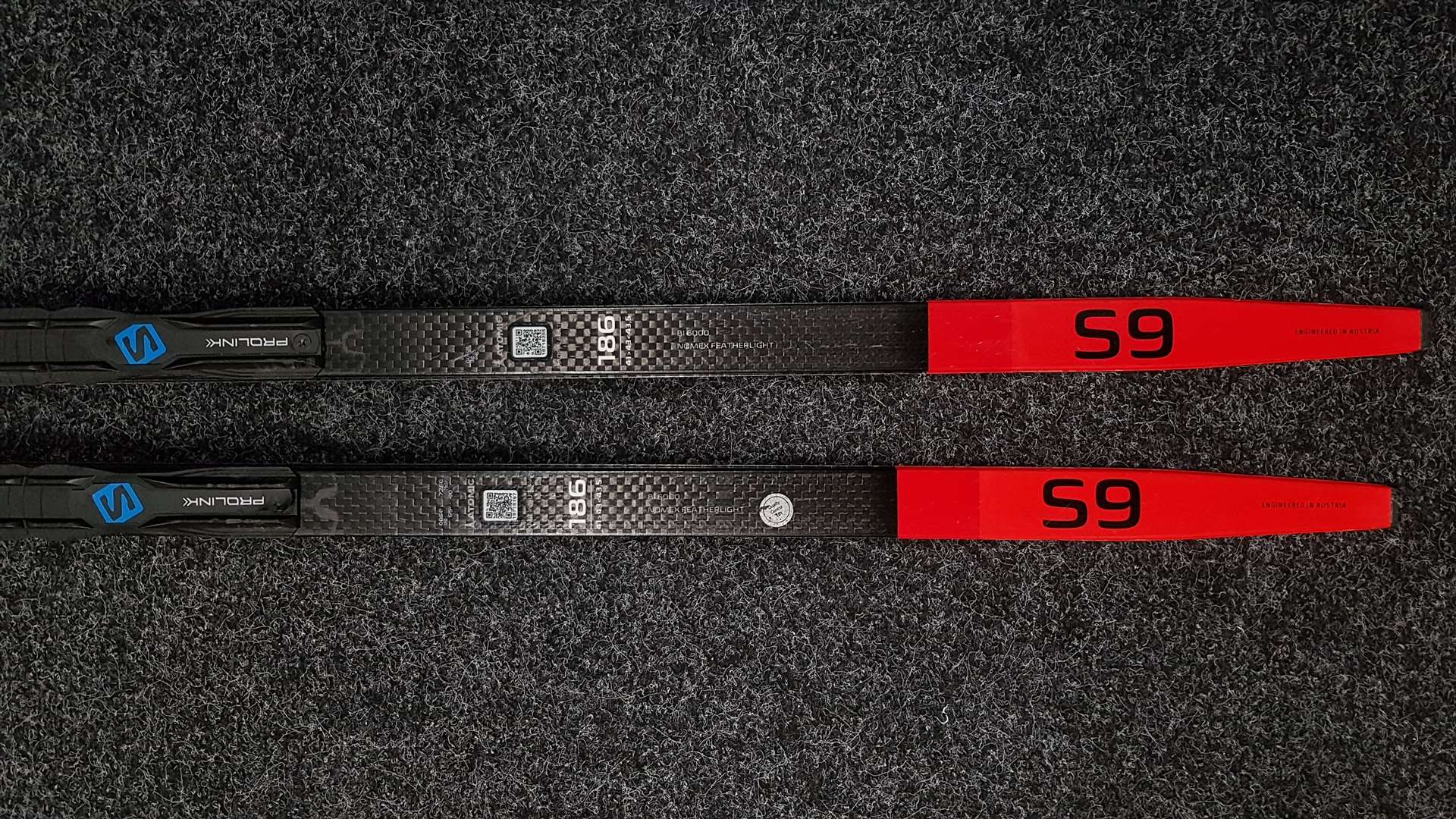 Bazarové běžecké lyže Atomic Redster Carbon S9 + NNN vázání Salomon