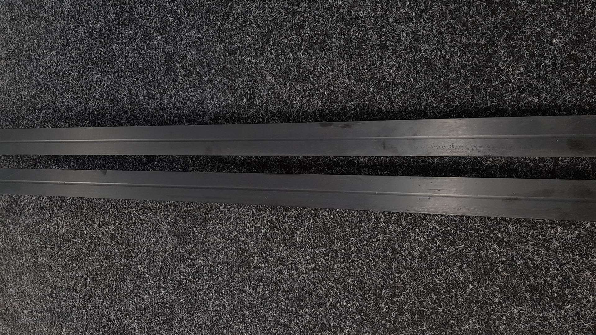 Bazarové běžecké lyže Atomic Redster Carbon S9 + NNN vázání Salomon