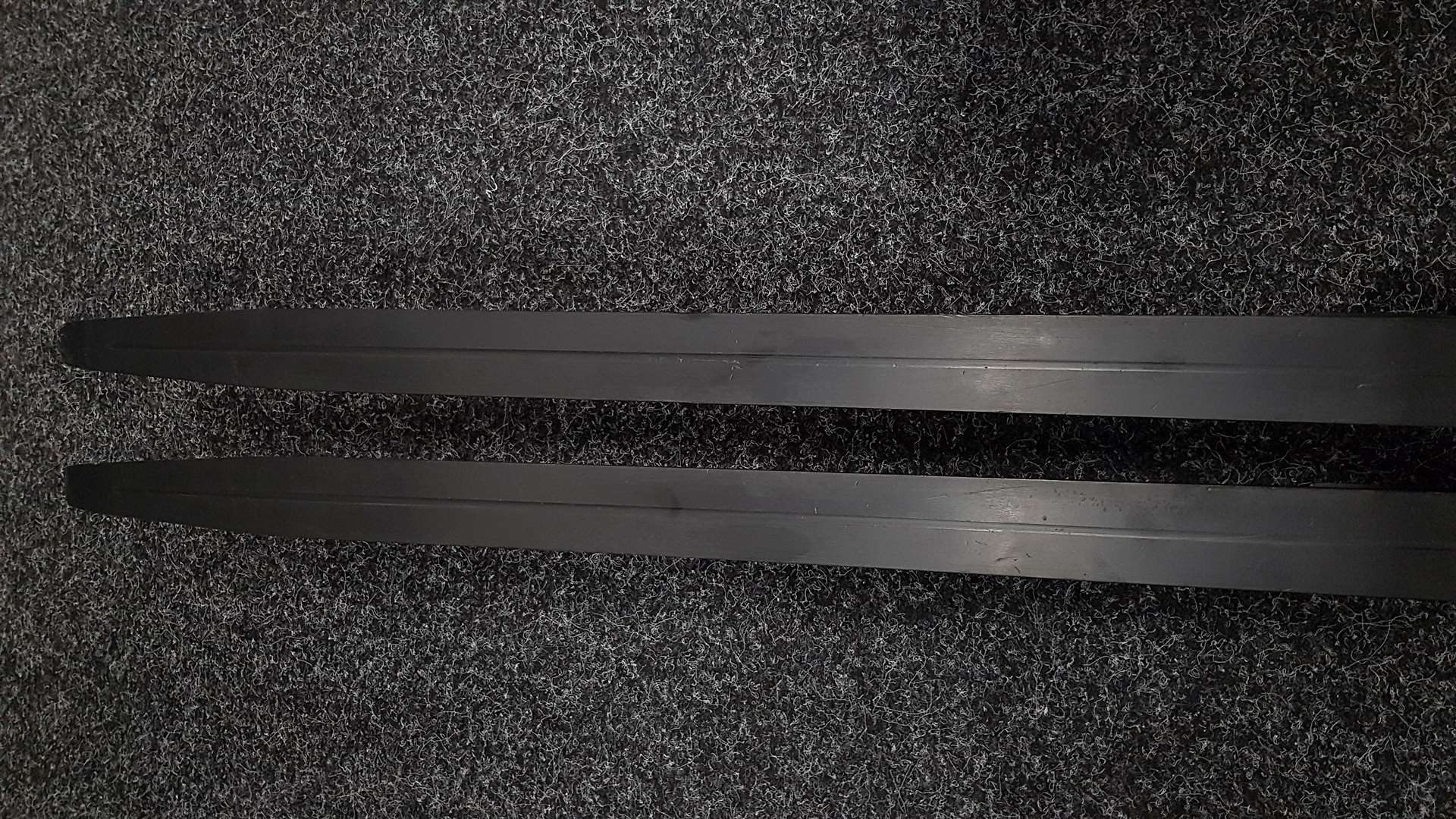 Bazarové běžecké lyže Atomic Redster Carbon S9 + NNN vázání Salomon