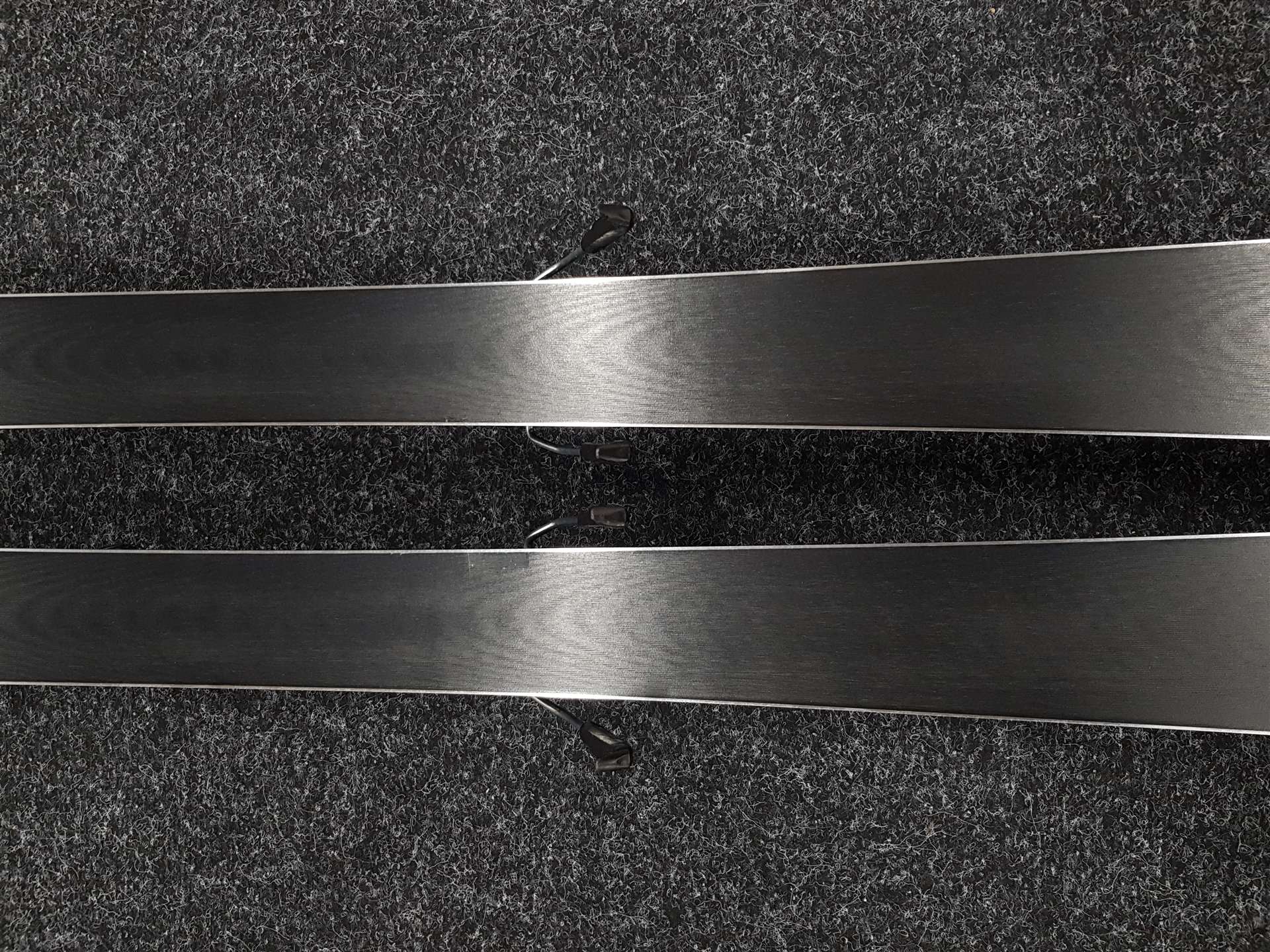 Skis ROSSIGNOL Nova 8 d'occasion + fixations Look Xpress 11