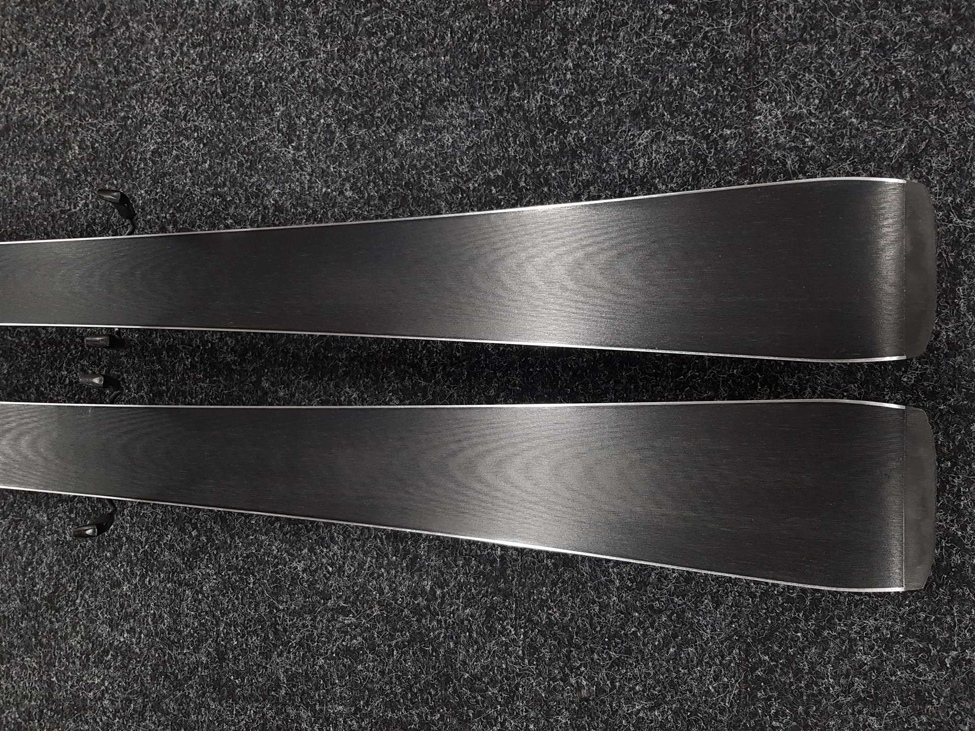 Skis ROSSIGNOL Nova 8 d'occasion + fixations Look Xpress 11