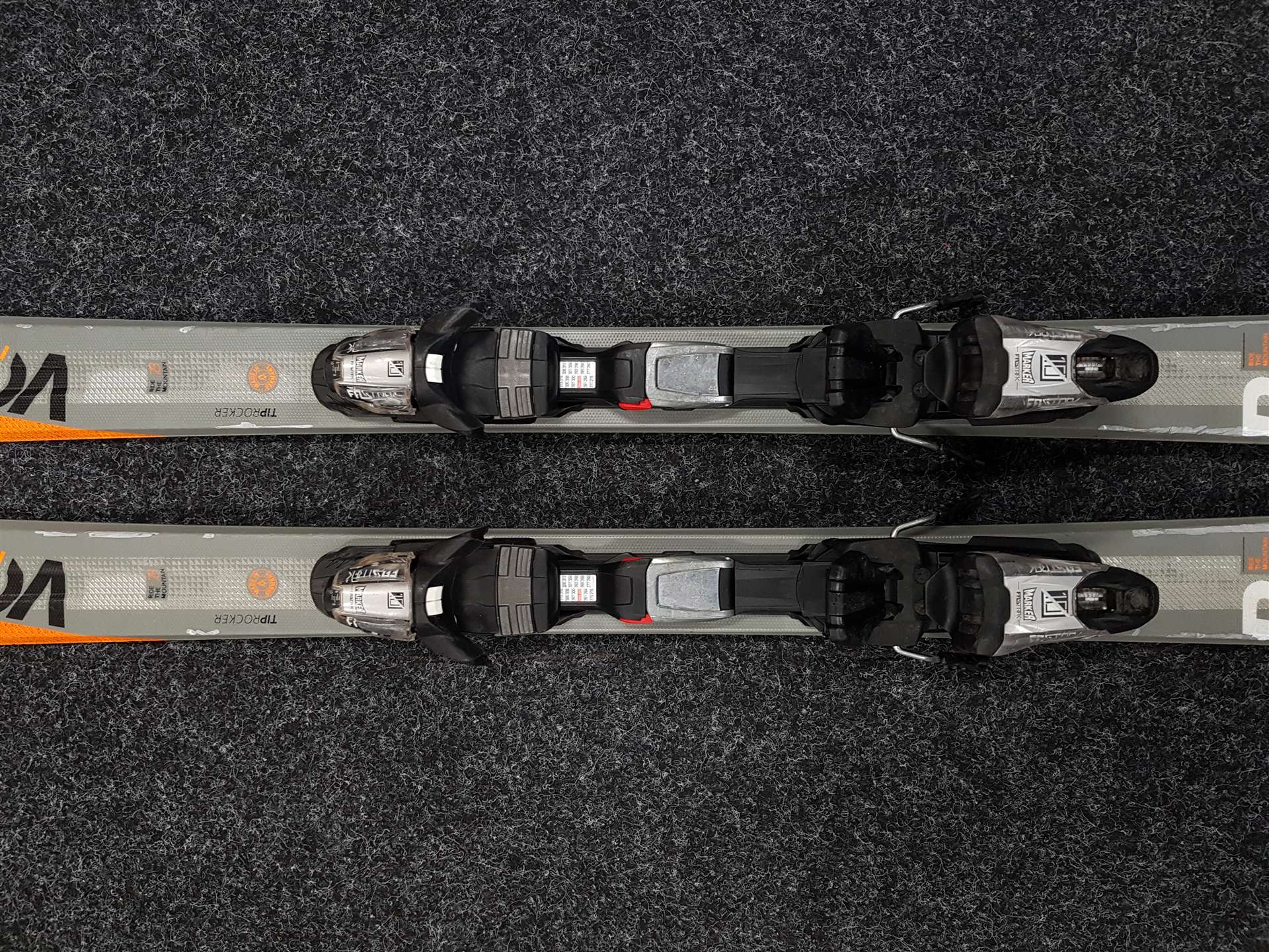 Skis d'occasion VOLKL RTM 73 + fixations Marker FFLSTRAK