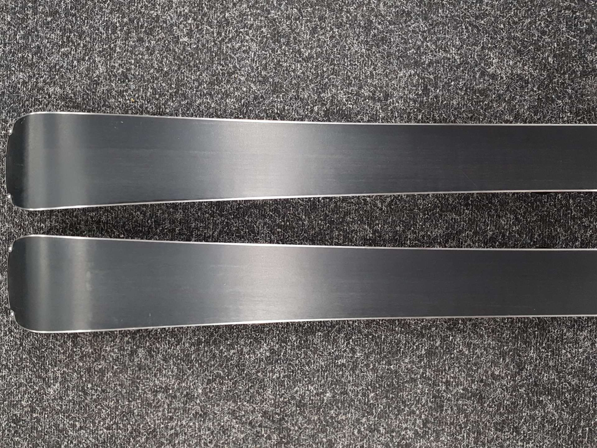Używane narty ROSSIGNOL REACT R6 Carbon