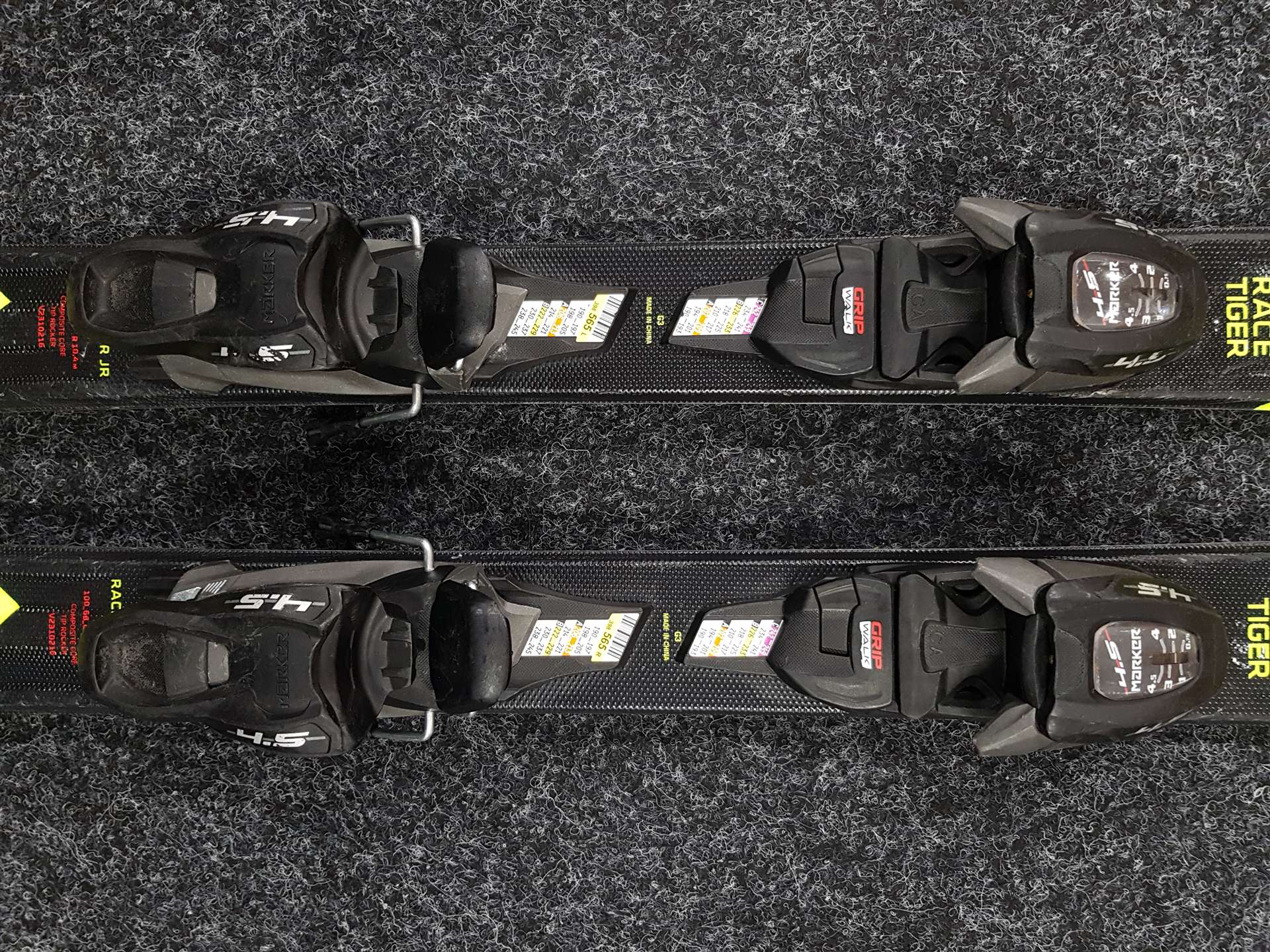 Sci usati per bambini VOLKL Race Tiger 10 + attacchi Marker 4.5