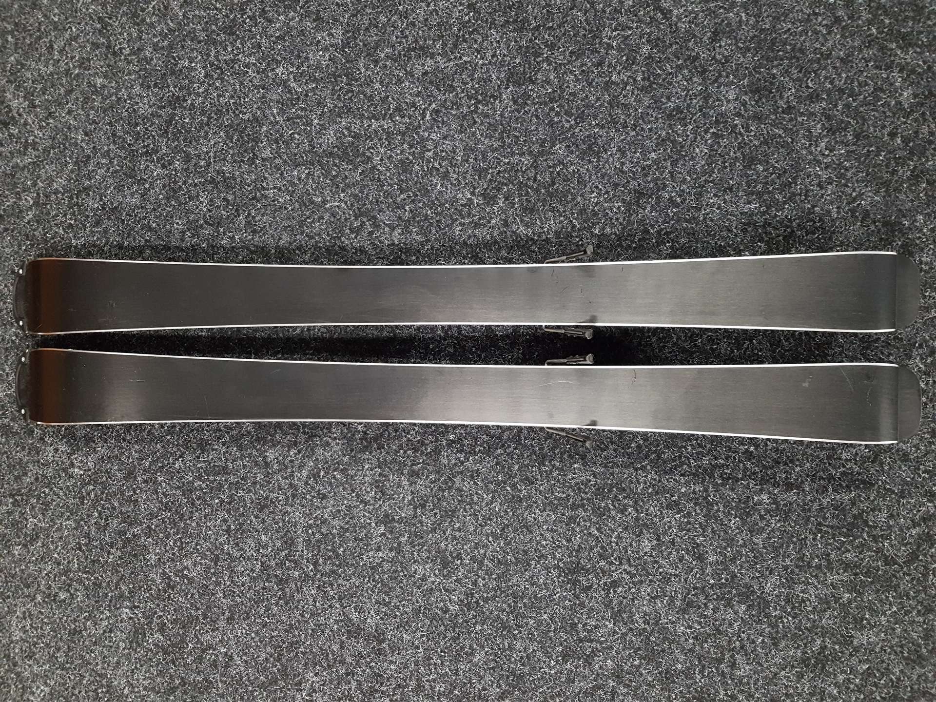 Sci usati per bambini VOLKL Race Tiger 10 + attacchi Marker 4.5