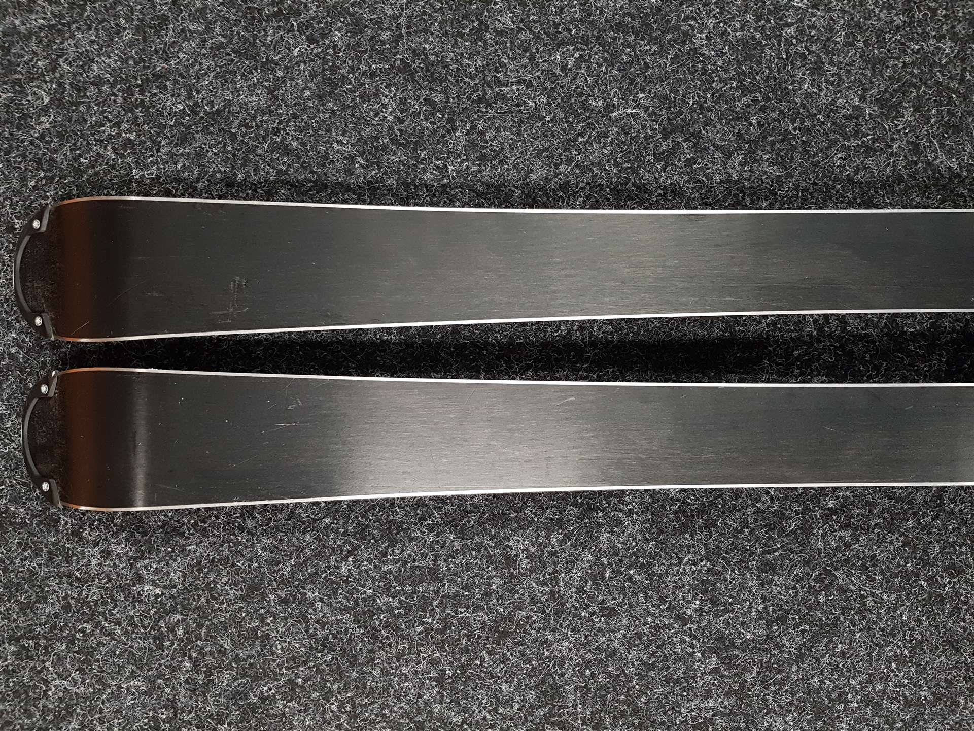 Sci usati per bambini VOLKL Race Tiger 10 + attacchi Marker 4.5