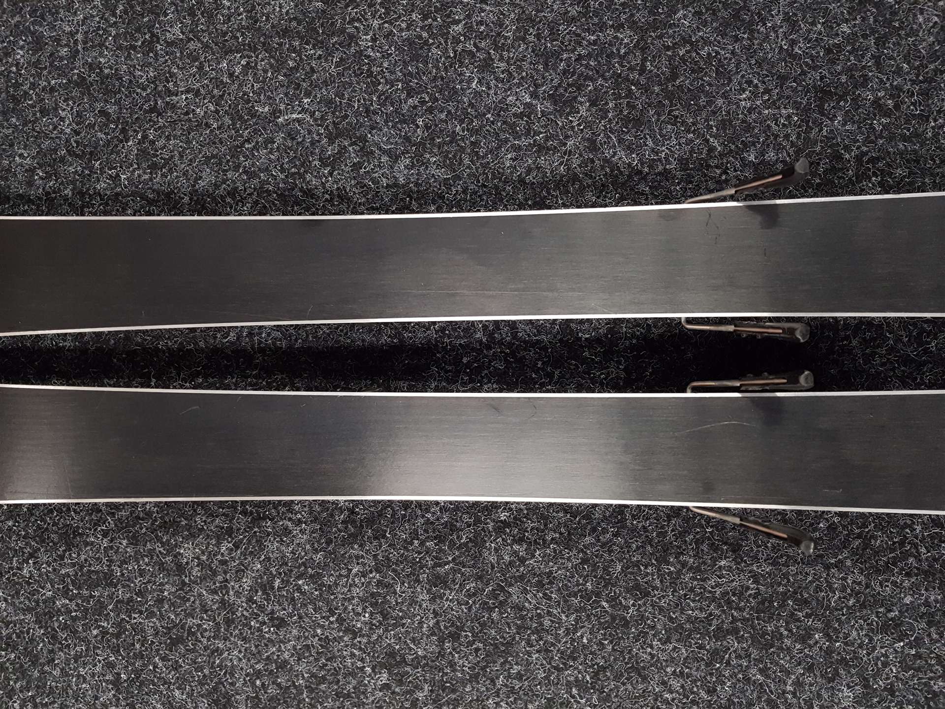 Sci usati per bambini VOLKL Race Tiger 10 + attacchi Marker 4.5